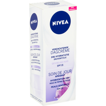 NIVEA Verzachtende Dagcrème SPF15 - 50ml - Hydraterend - Natuurlijke druivenpitolie - Geen Parfum - Gevoelige huid