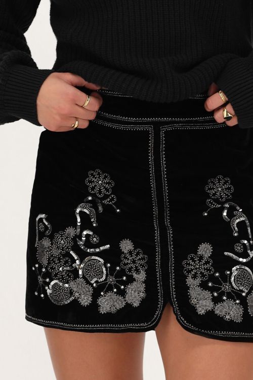 Zwart velvet rok met zilverkleurige embroidery