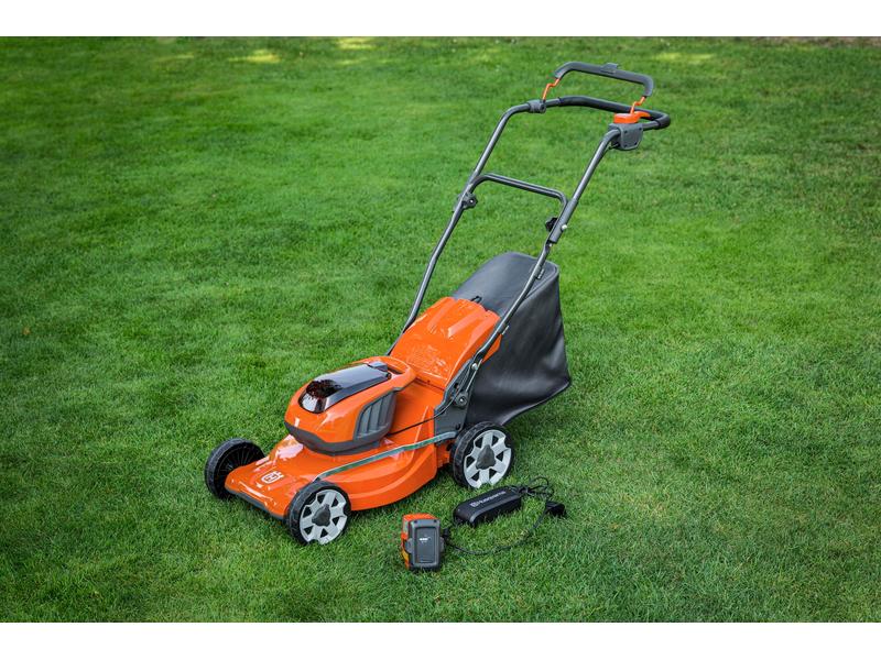 Husqvarna Akku-Rasenmäher LC 137i Set Rasenmäher für 36 Volt Li-Ion-Akkus
