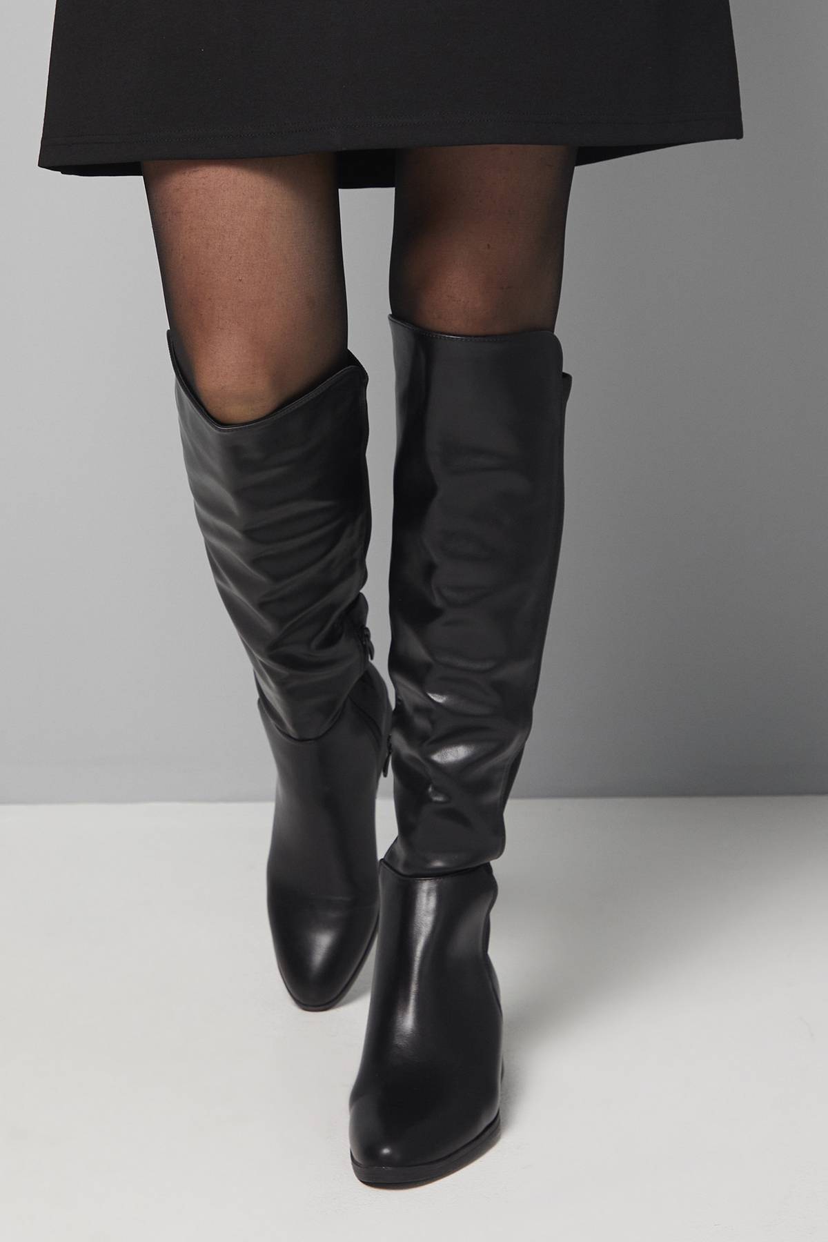 Wallis Bottes Hannah à Talon Bas, Bout Amande et Dos Extensible Hauteur Genou