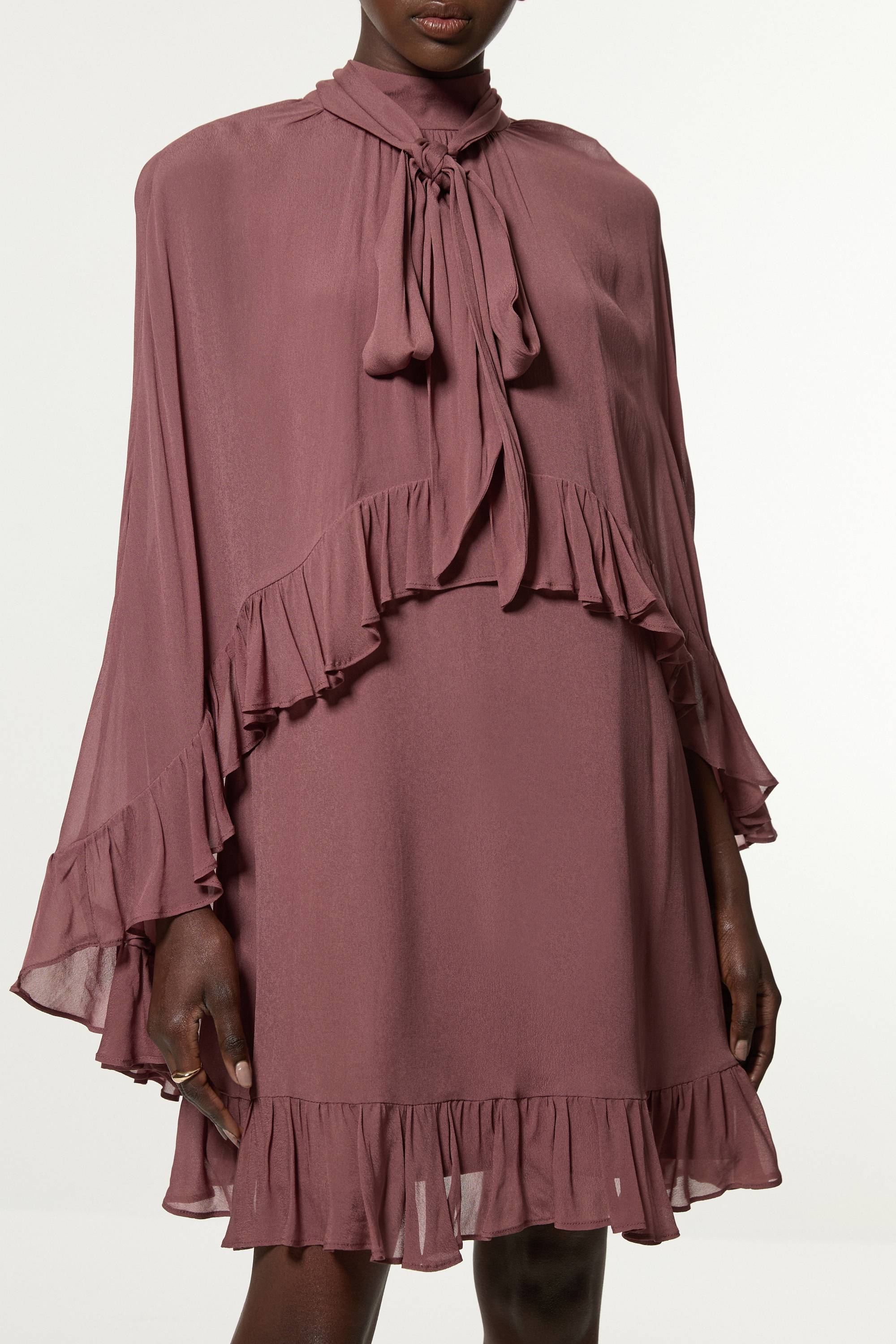 KarenMillen Robe Mini Tissée En Georgette De Viscose Avec Cape Pour Grande Taille