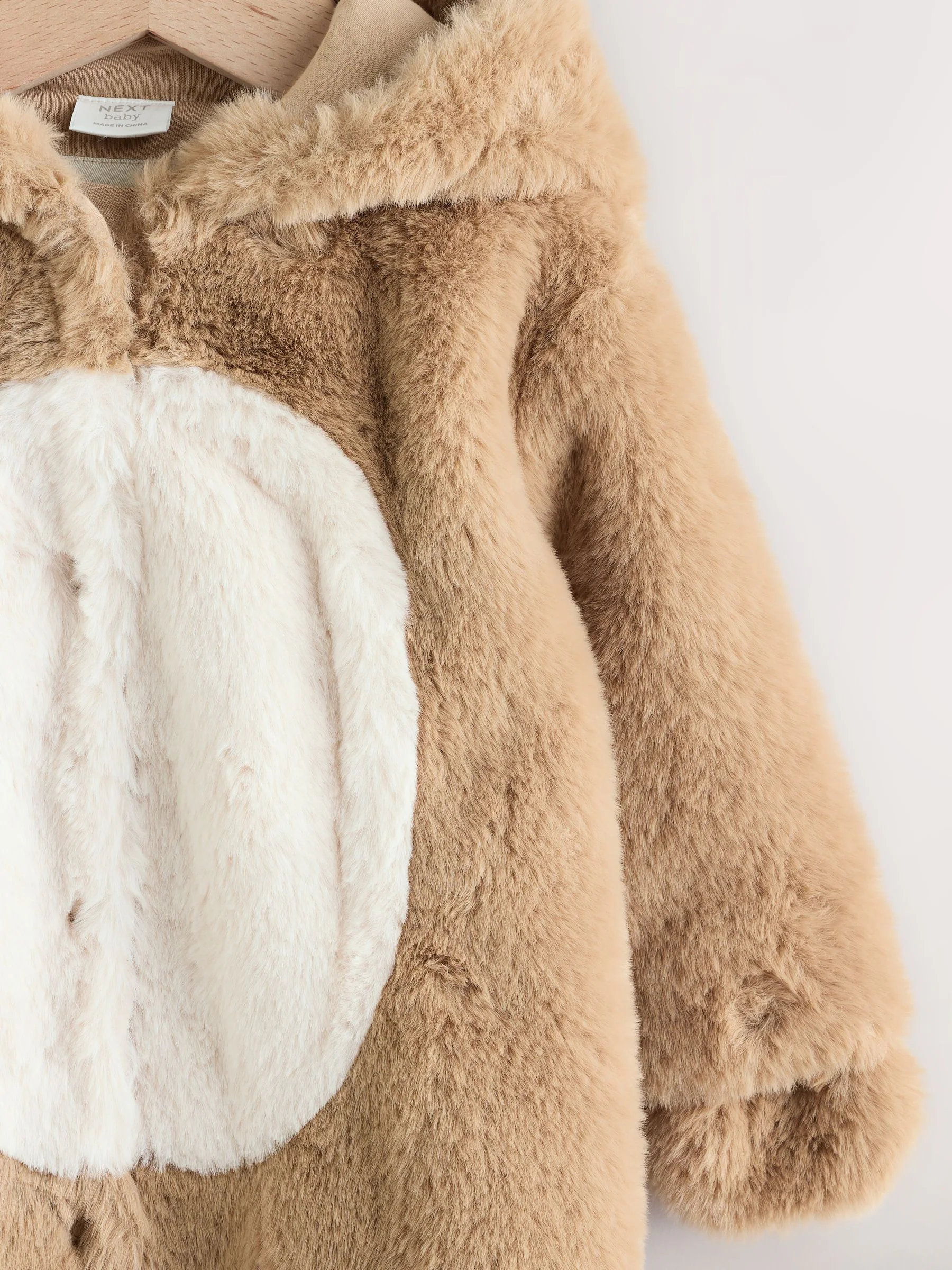 Bruin met beer - Babypakje met capuchon van imitatiebont