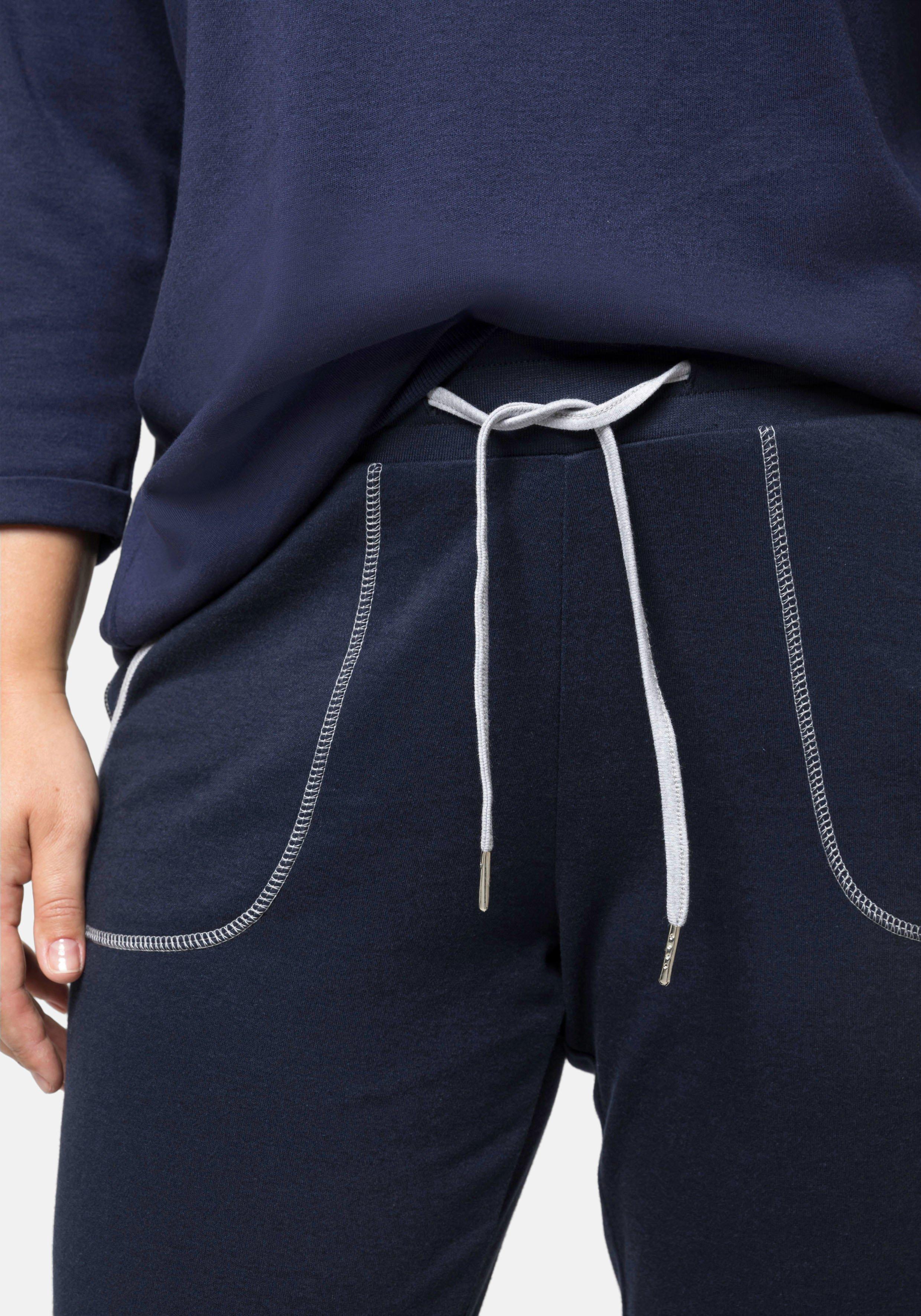 Relaxhose mit Kontrastnähten, in gerader Form