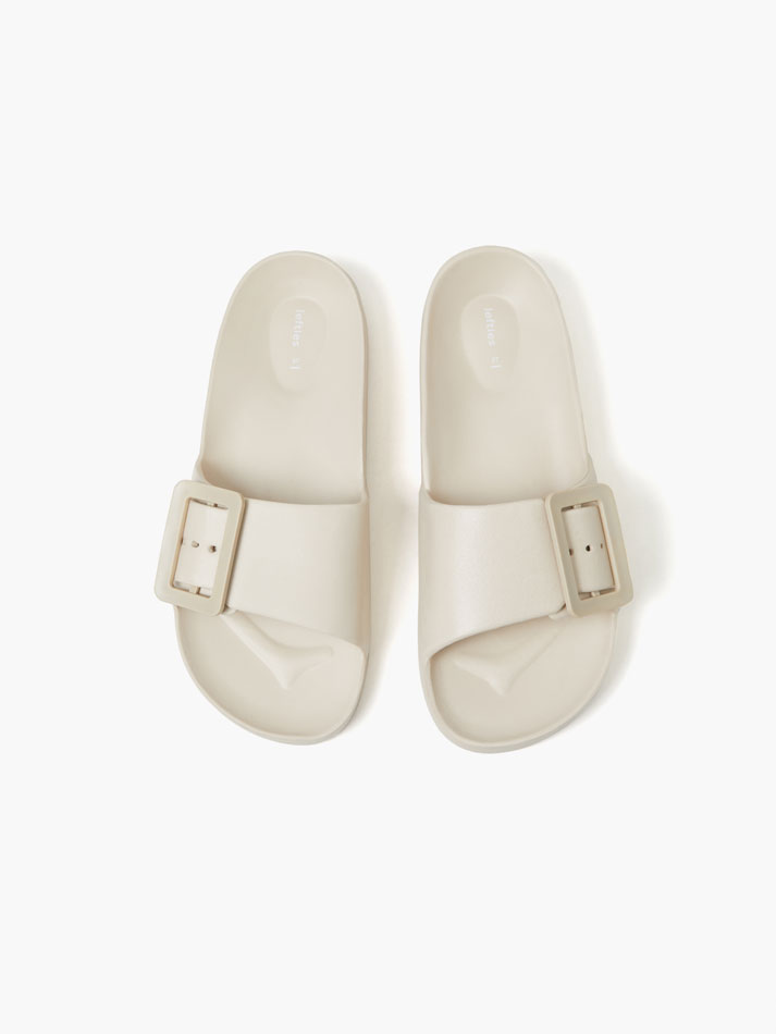 Sandália com fivela - Branco-creme