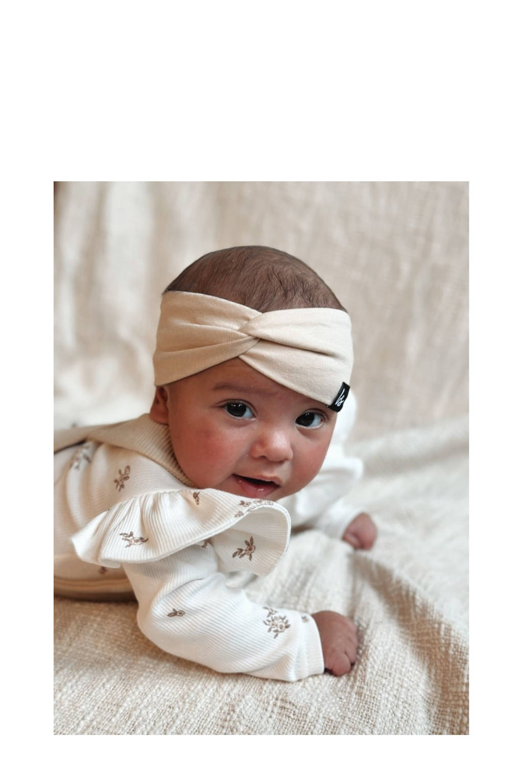 Babystyling romper met ruches offwhite/lichtbruin