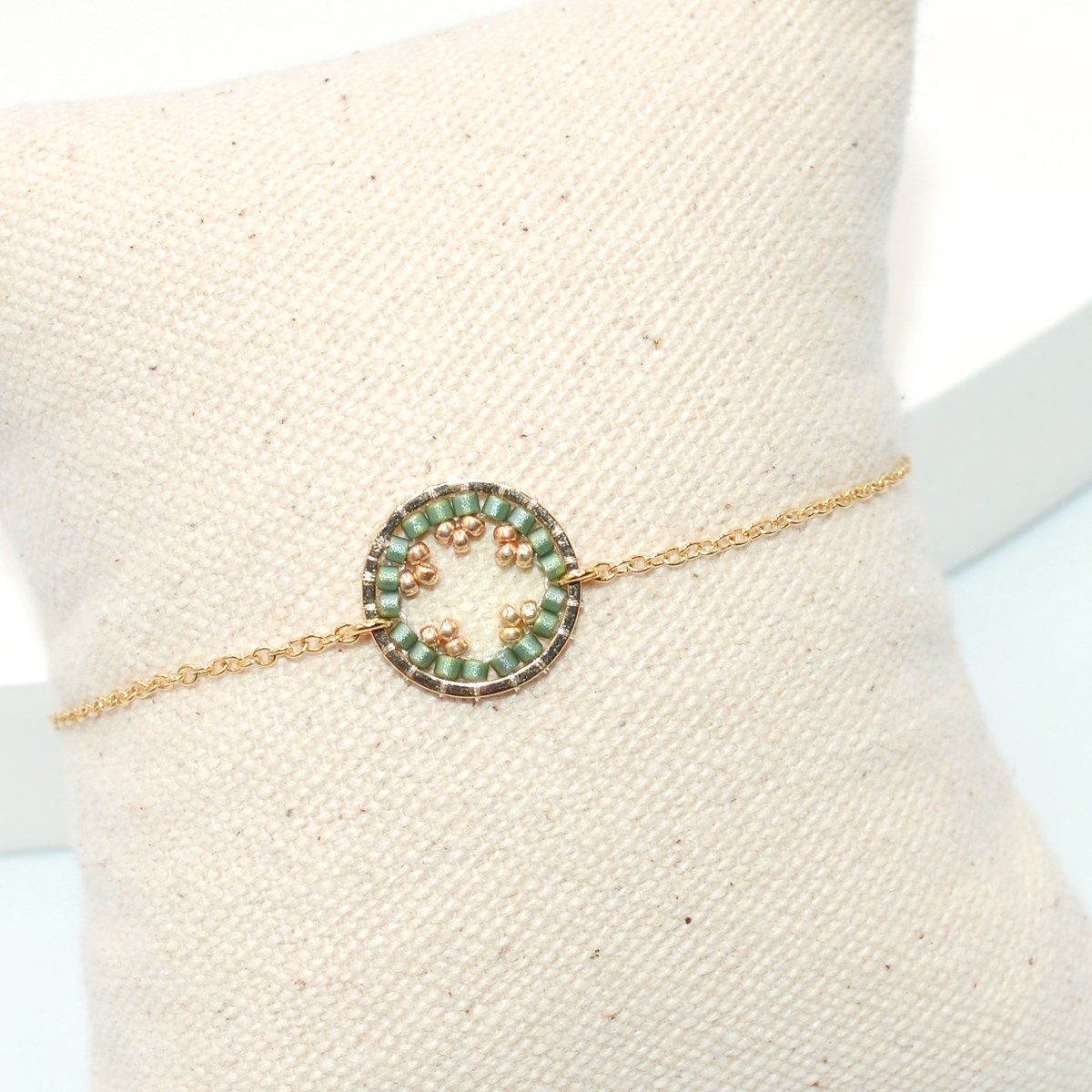 Bracelet  avec anneau tissé de perles miyuki vert-Doré à l'or fin