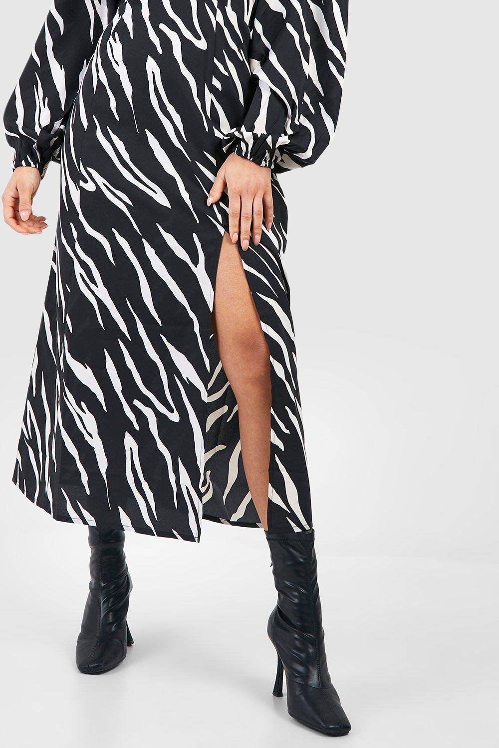 boohoo Petite - Robe longue à manches longues et imprimé animal