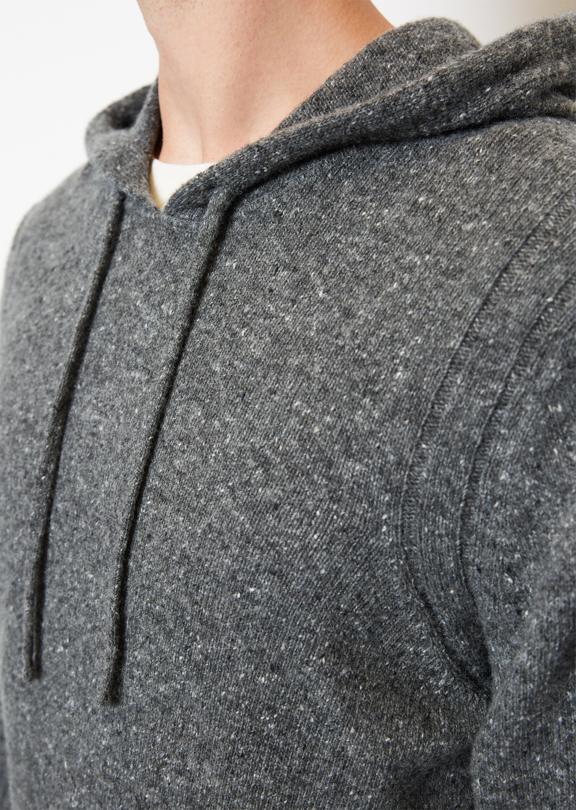 Pullover regular mit Kapuze aus gesprenkeltem Tweedgarn