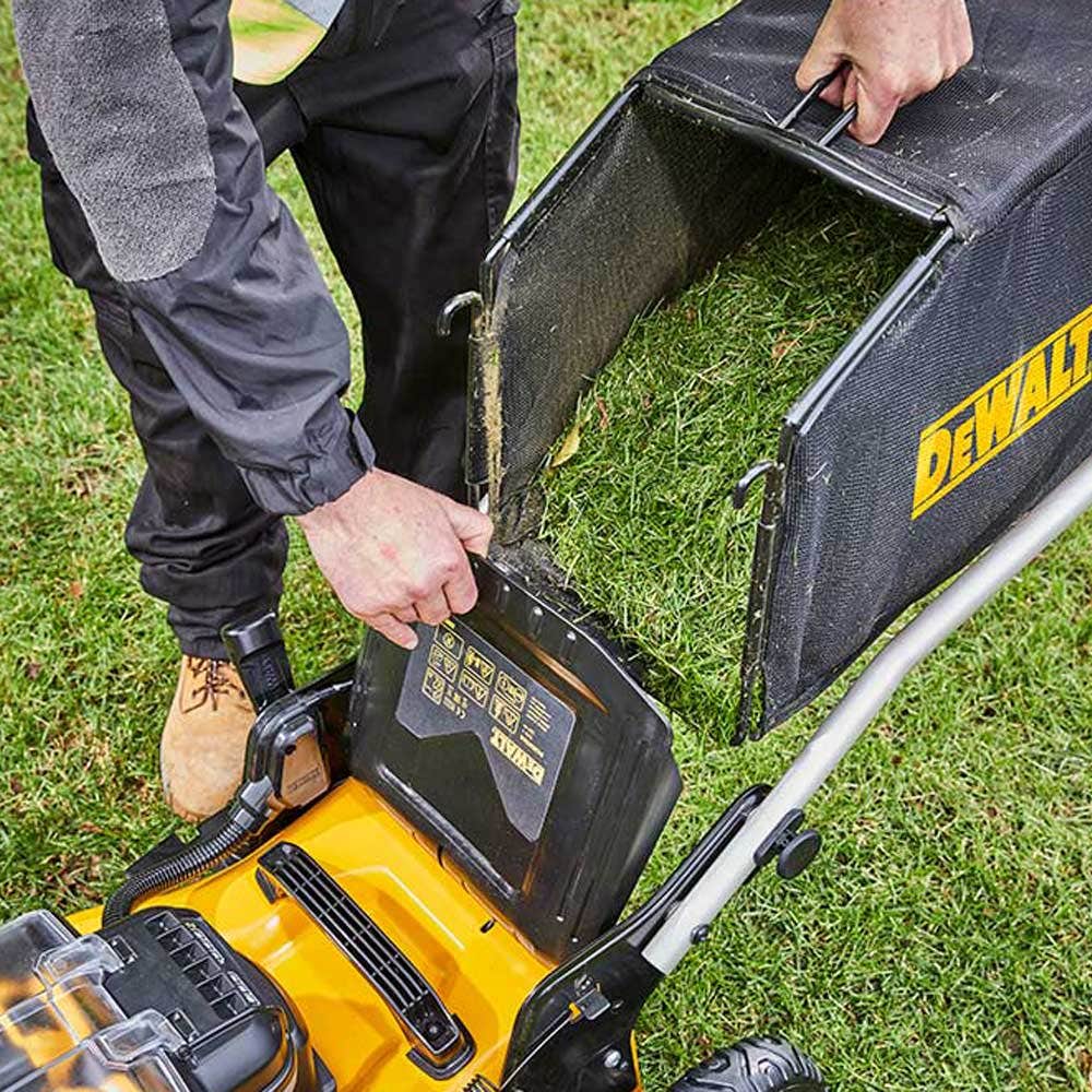 Cortador de grama DEWALT 36V (18X2) XR sem escova de 510 mm, modelo DCMW564N-XE