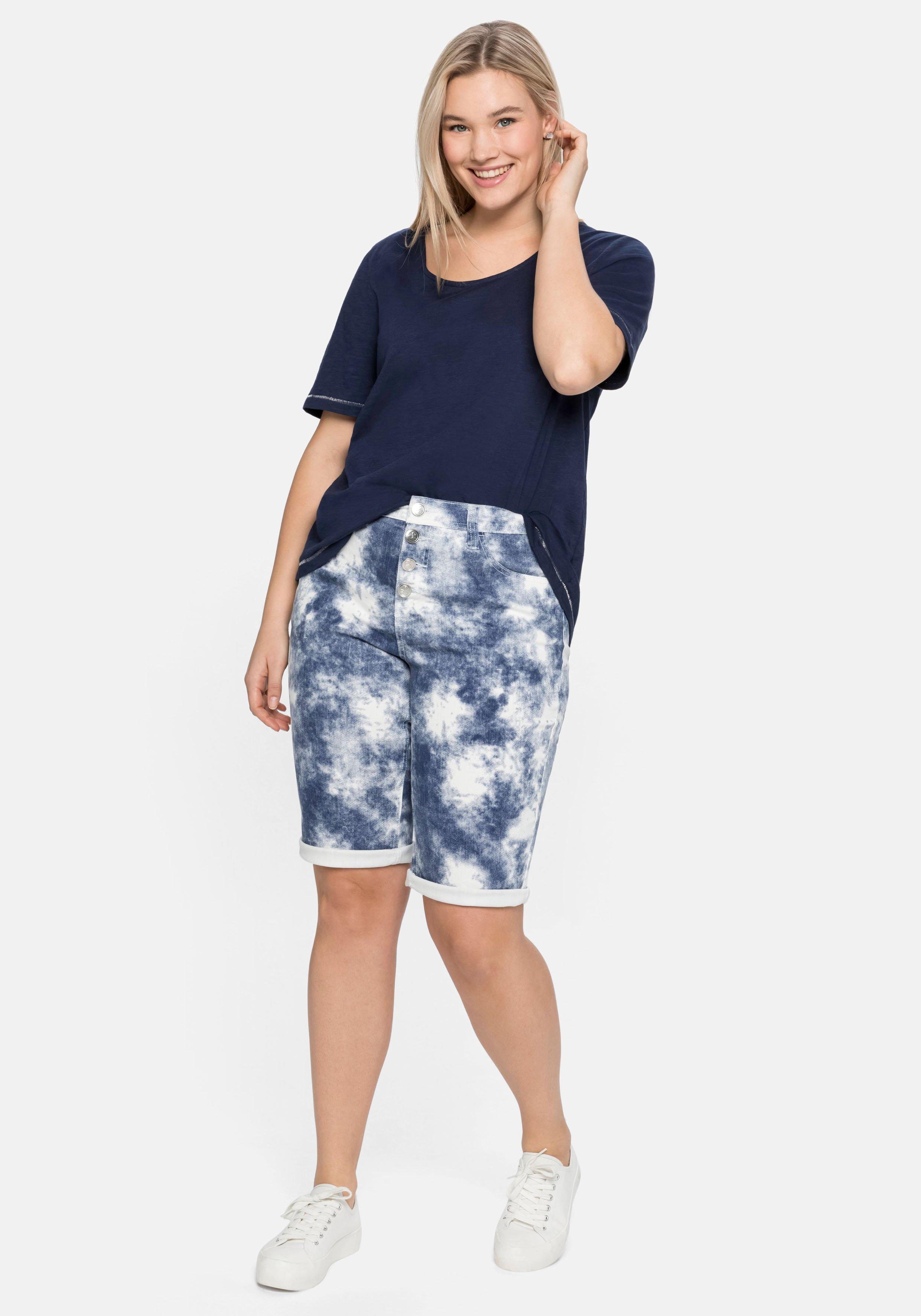 Jeansbermudas mit Batikdruck, in 5-Pocket-Form