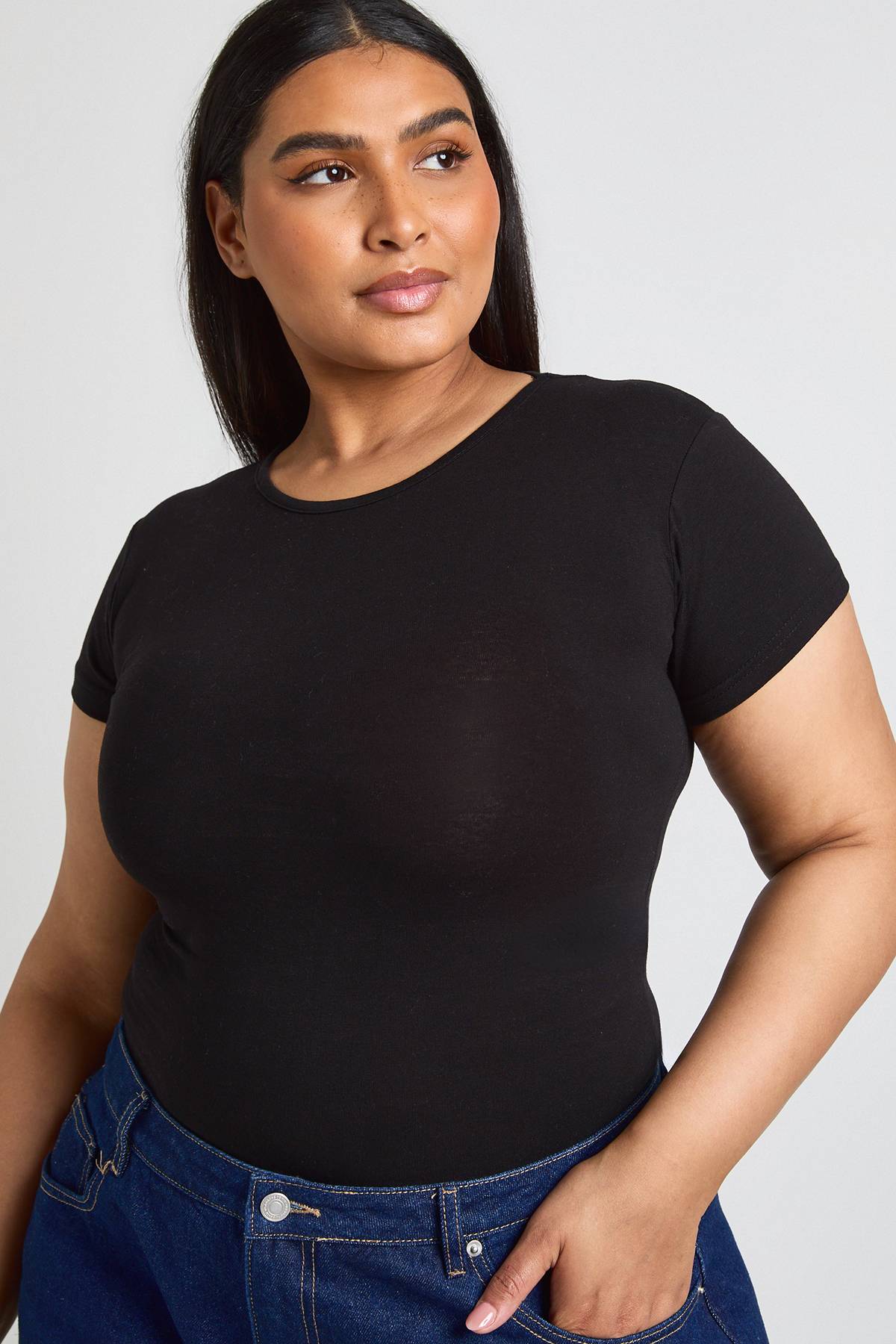 boohoo Body Grande Taille À Manches Courtes Et Col Rond