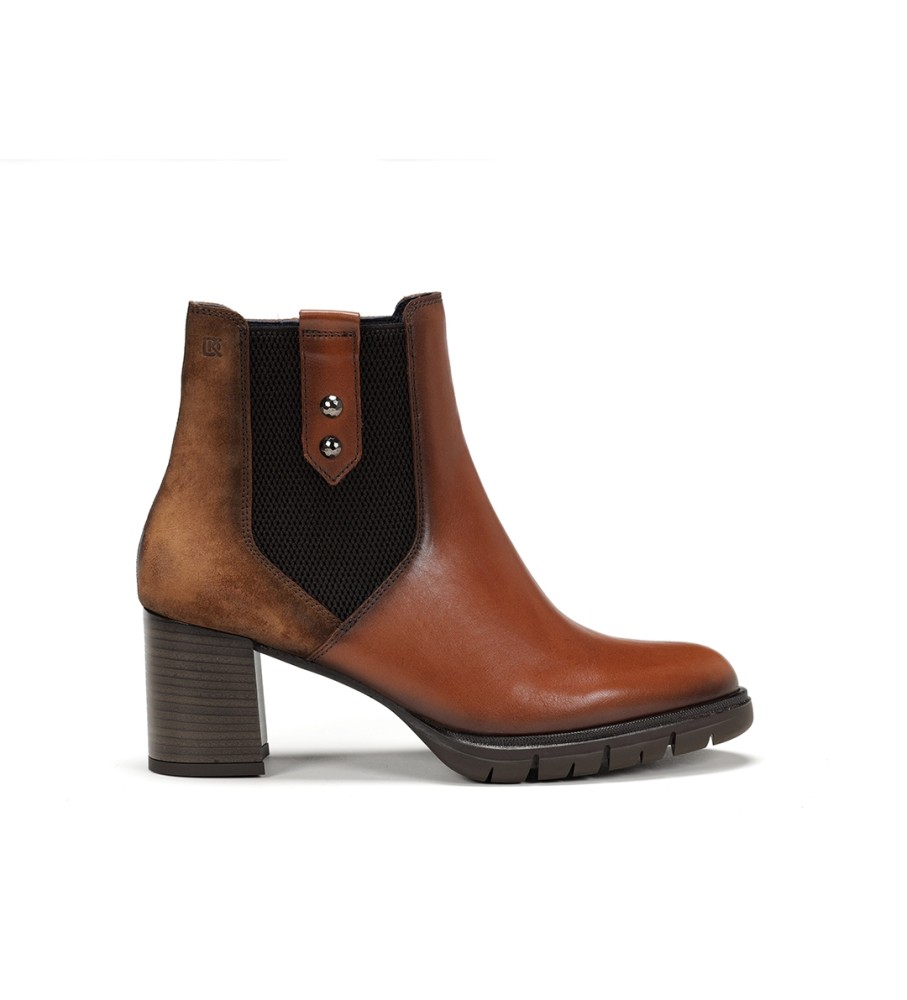 Botas de cano curto Dorking by Fluchos Camyl D8850 em couro marrom - Altura do salto: 7 cm -