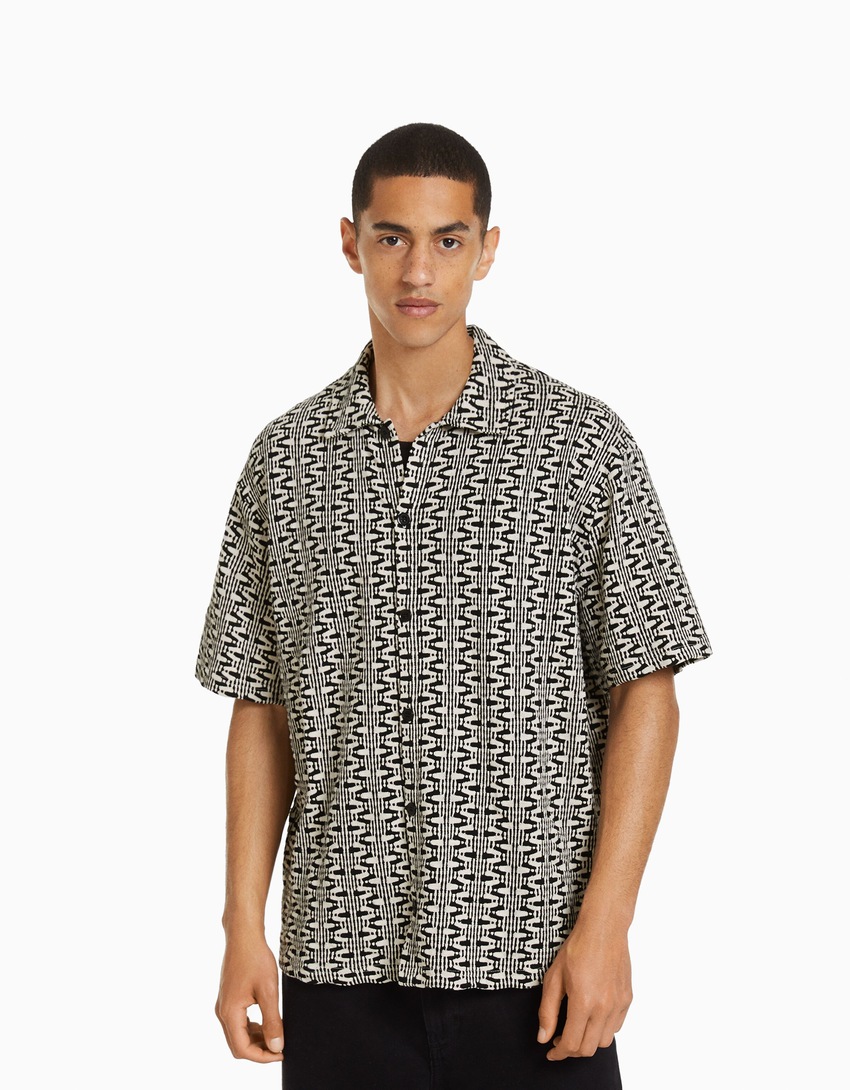 Camisa texturizada de manga curta estampada