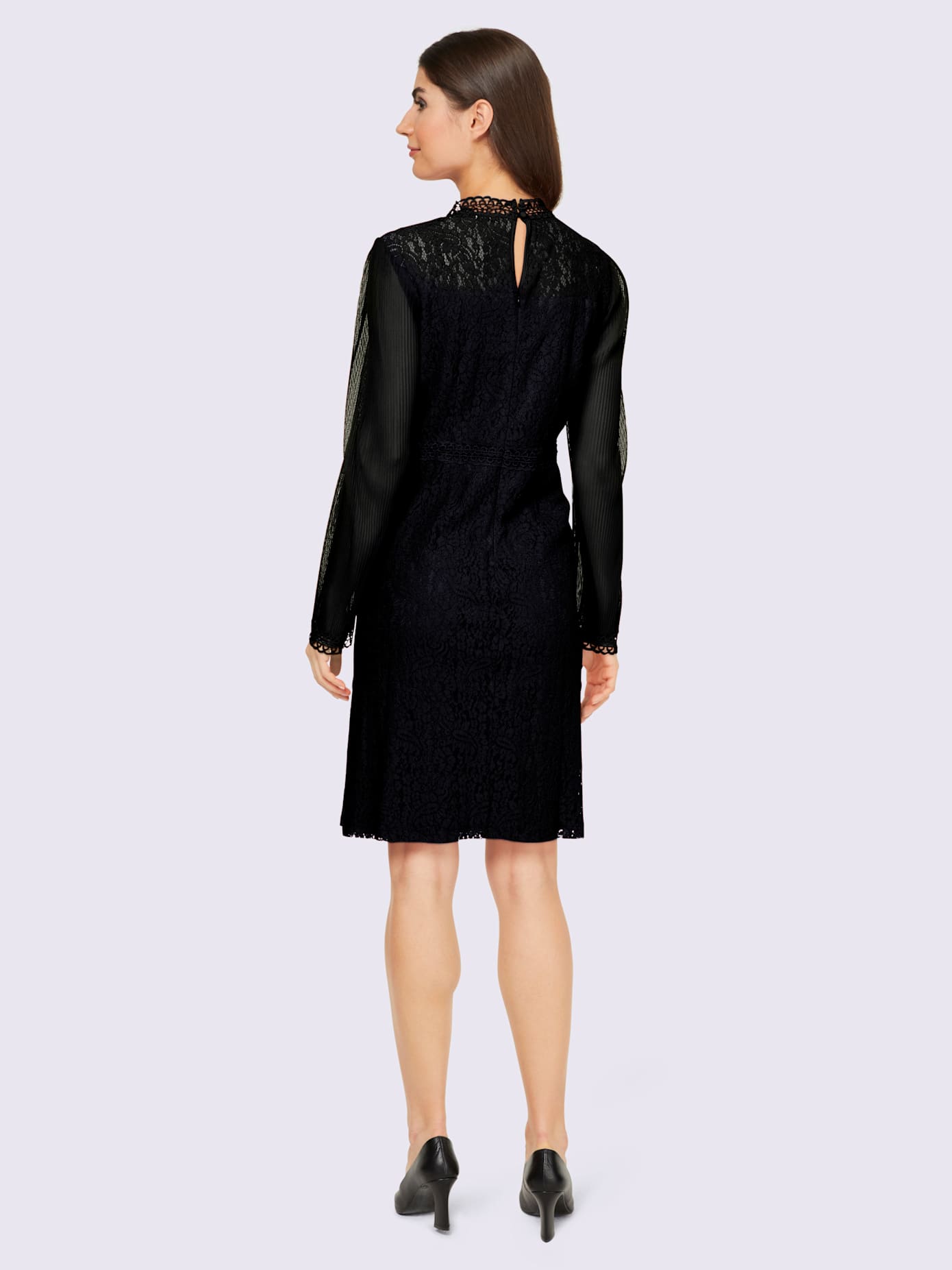 Robe en dentelle manches de qualité plissée