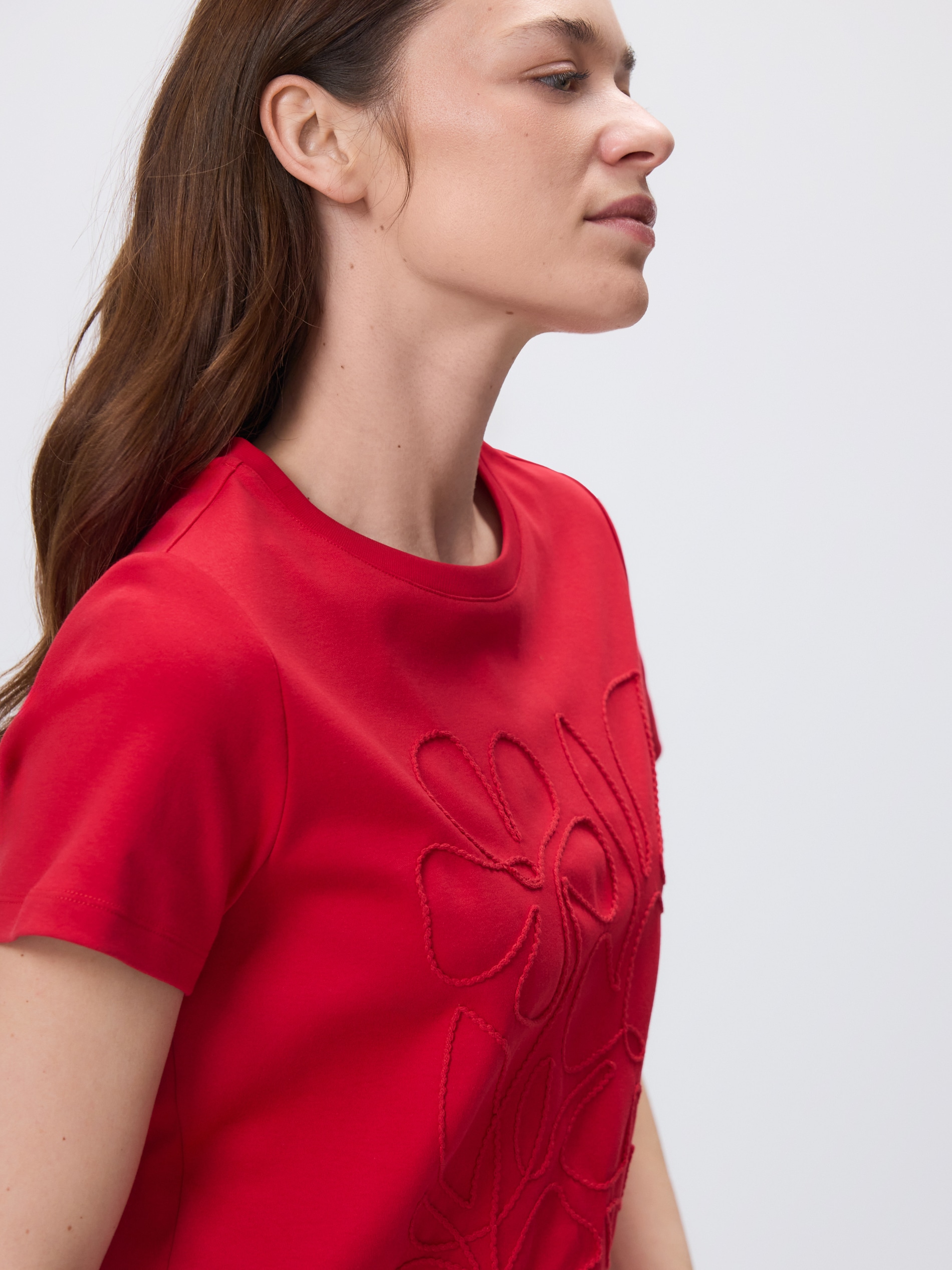 T-Shirt mit Blumenapplikation