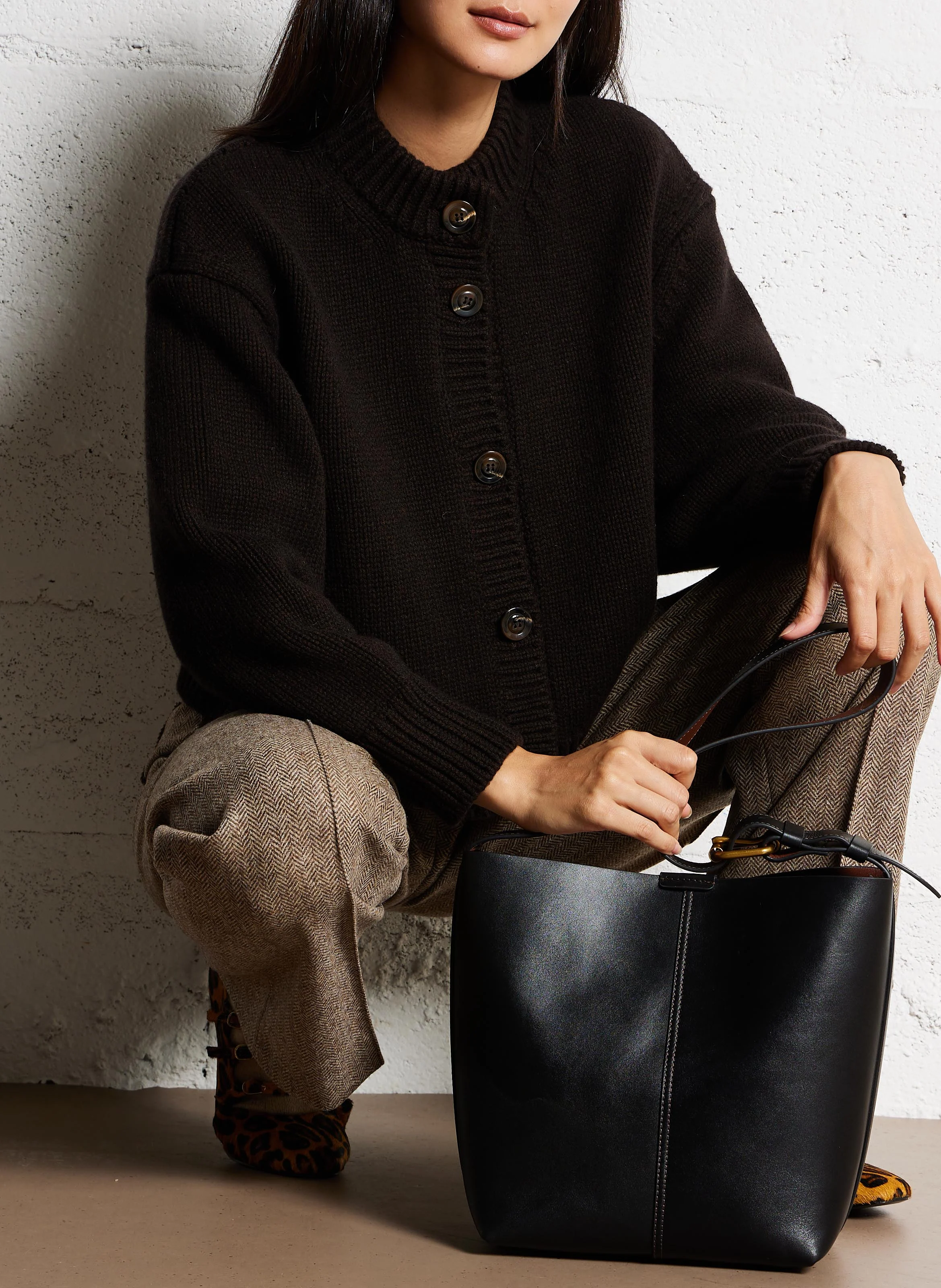 SAUDADE MINI - Sac seau en cuir | Noir