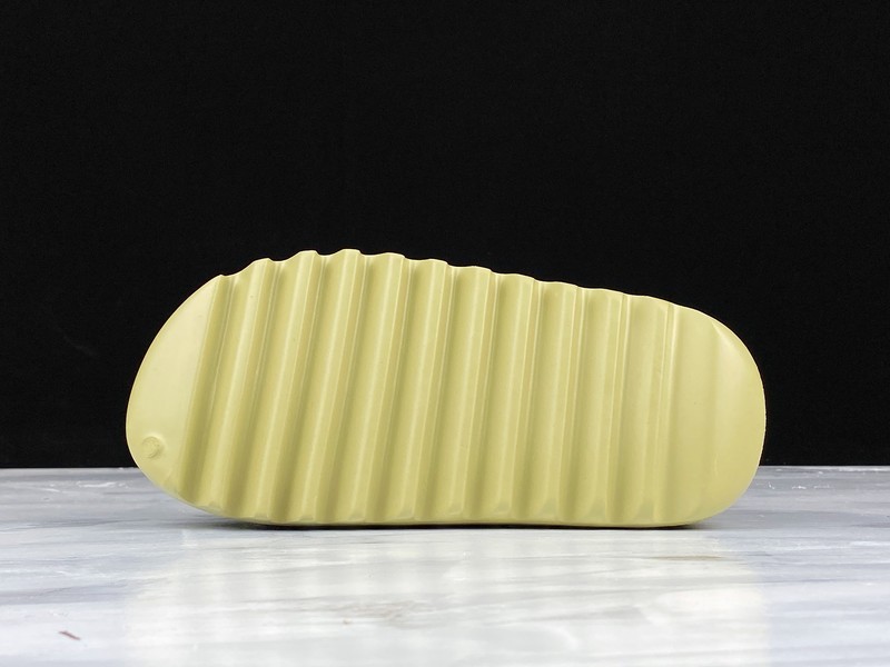 Yeezy Slide Resin (One Size Smaller!!)