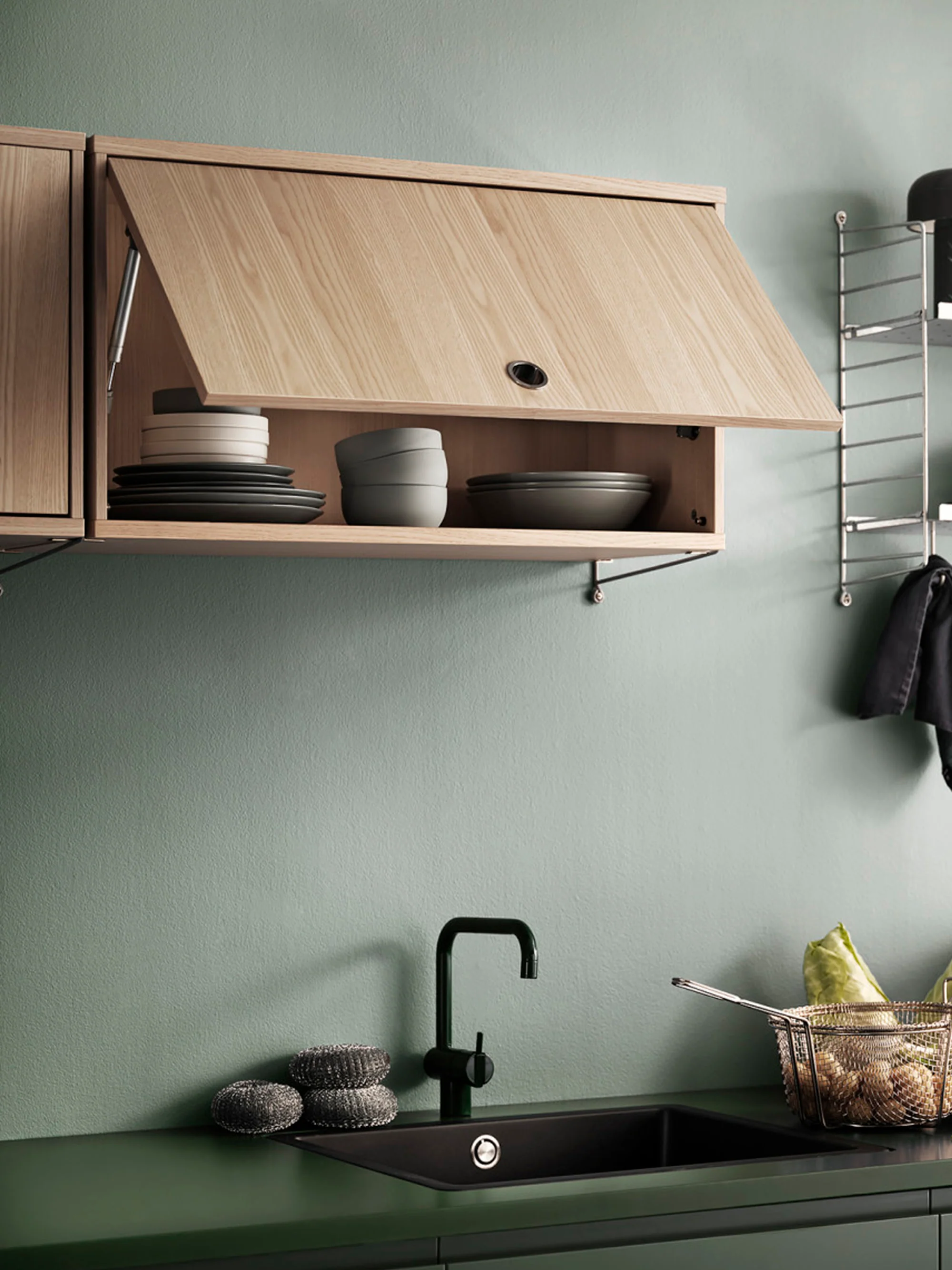 Kast String System met omklapbare deur