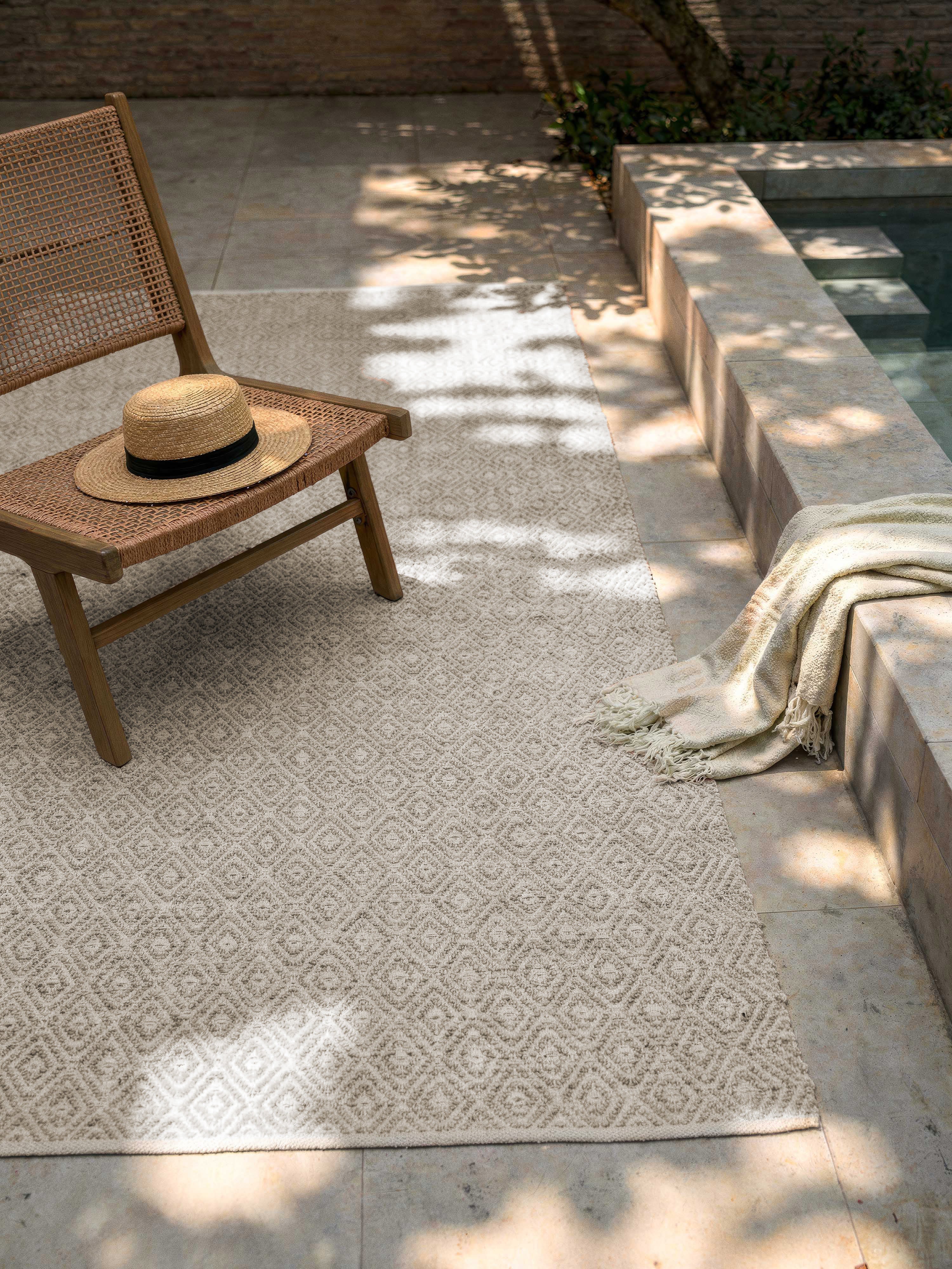 Handgeweven outdoor vloerkleed Rika met vintage ruitjesmotief