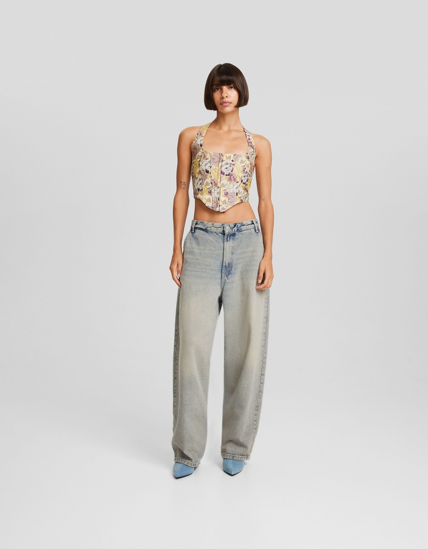 calça jeans estilo skater com efeito desbotado