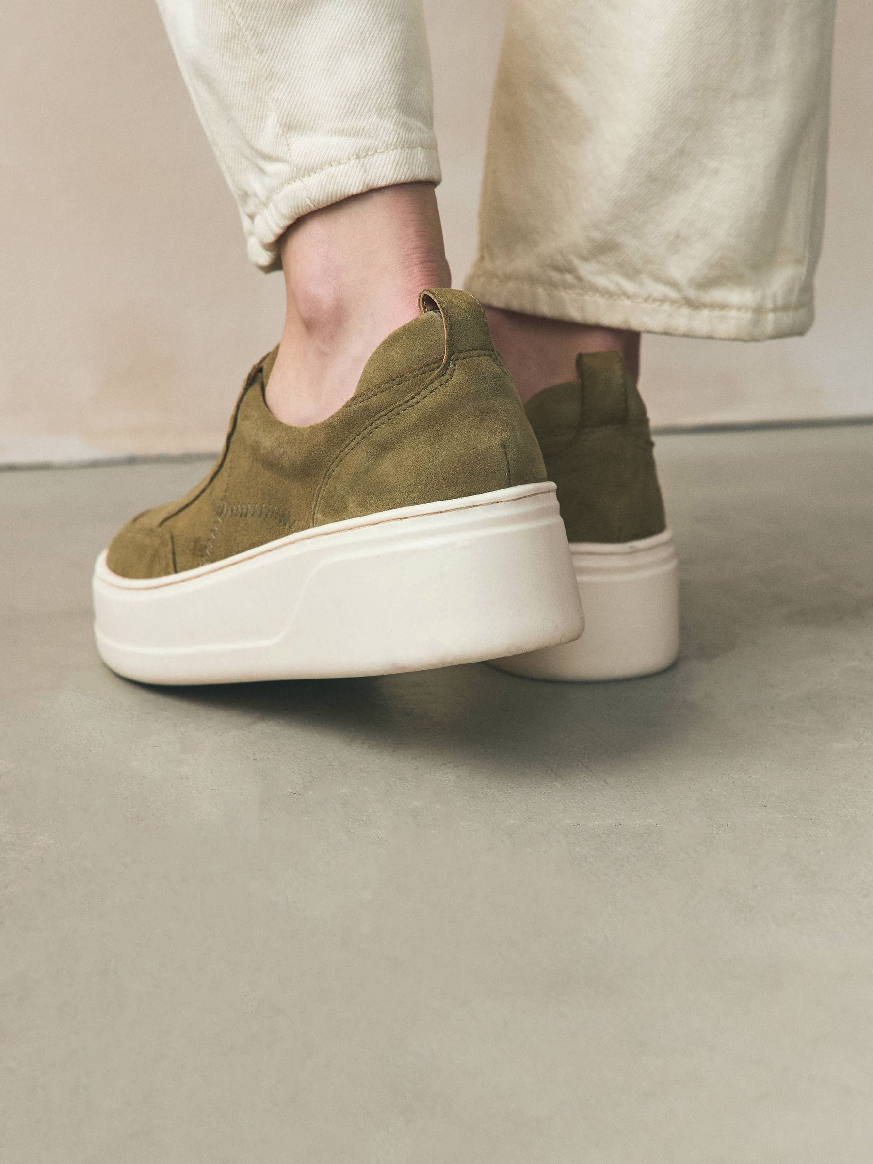 Kakigroen - Signature leren sneakers met dikke plateauzolen en sleehak