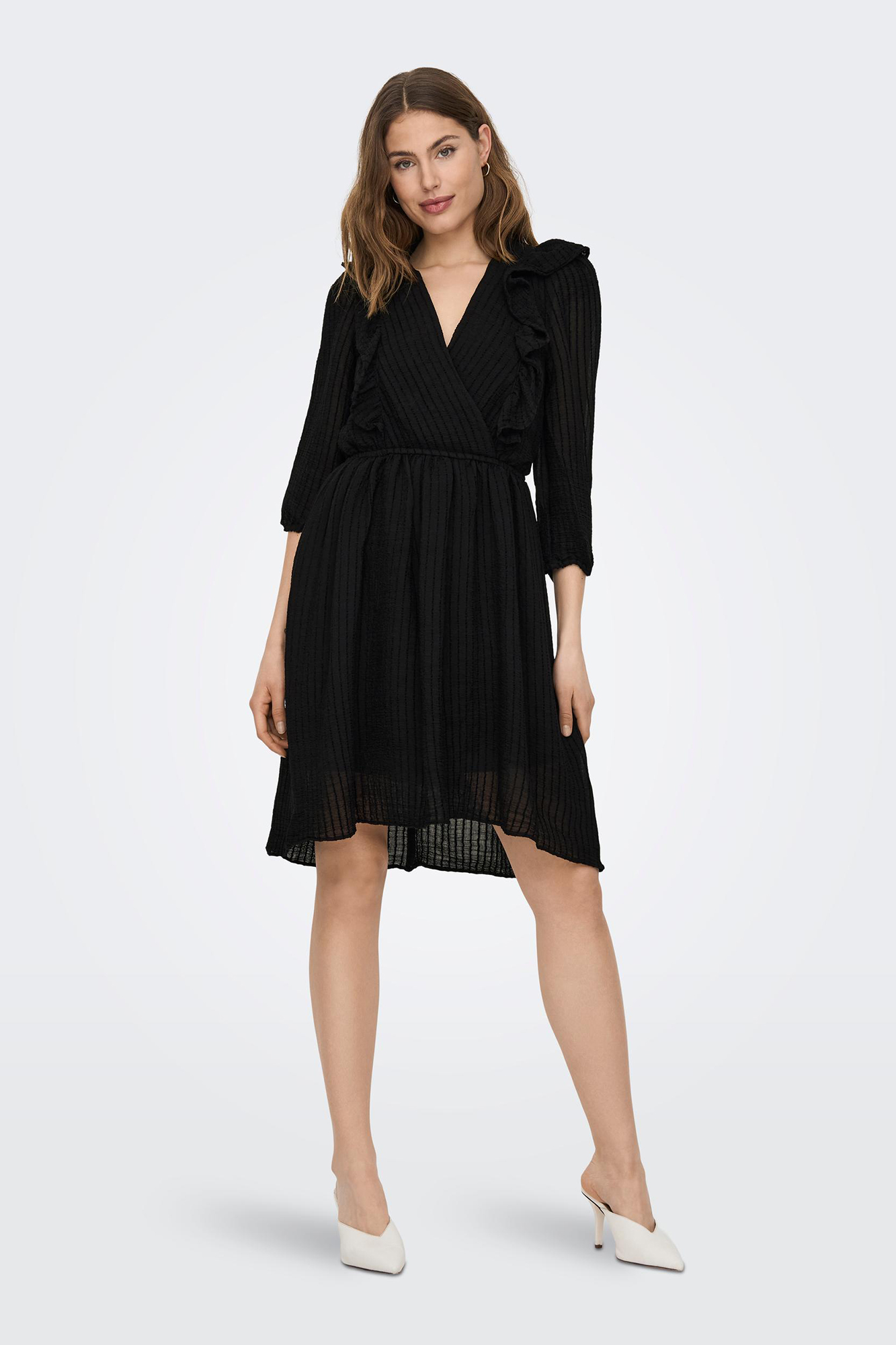 vestido curto com babados
