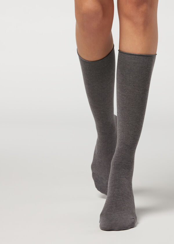 Meias de cano médio com cashmere