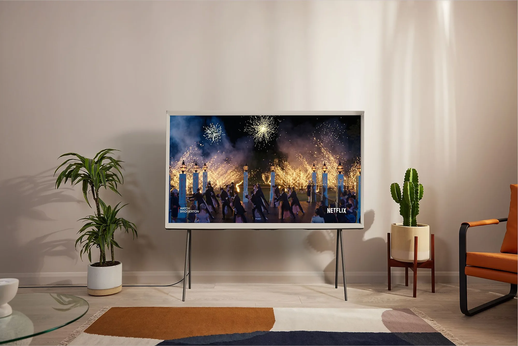 Samsung The Serif 2024 TQ50LS01D Blanc Lifestyle TV