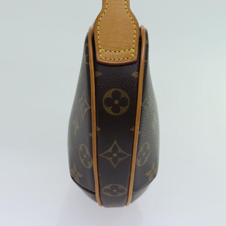 Louis Vuitton Vintage Louis Vuitton Croissant Brown