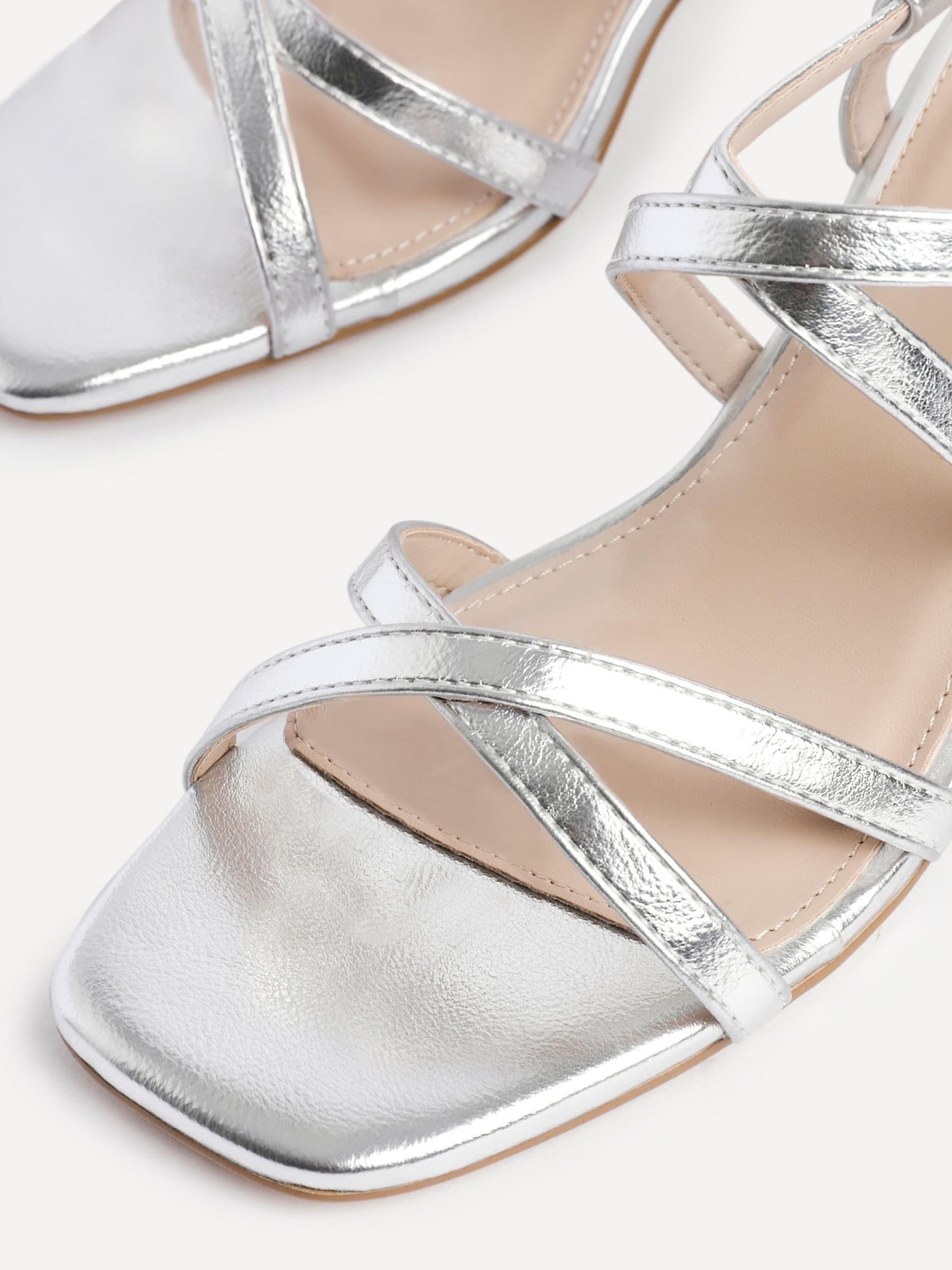 Zilver - Linzi Jovanna sandalen met bandjes en hak