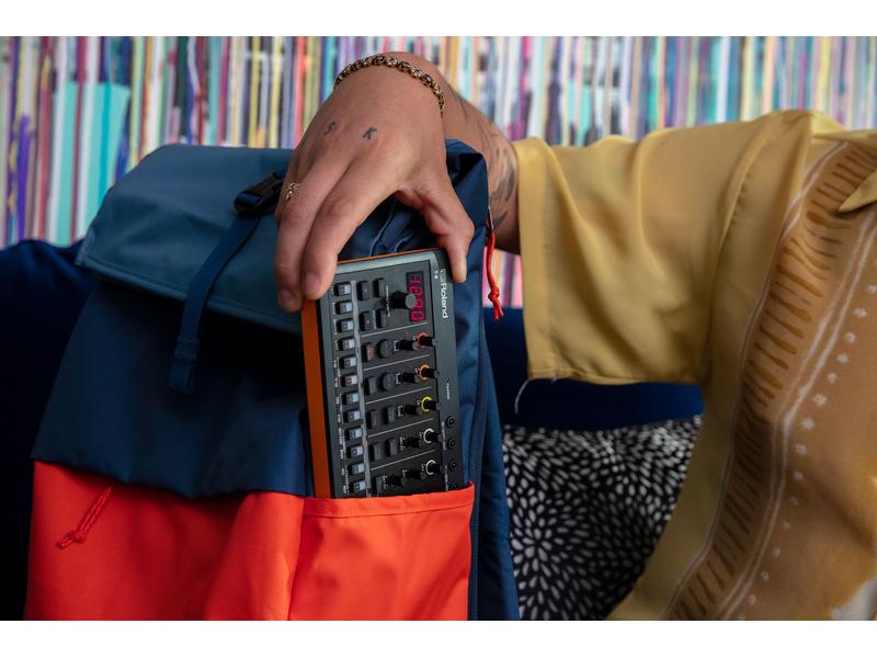 Roland Synthesizer AIRA T-8 Beat Machine Legendäre Roland TR Drum und TB Bass Sounds, kombiniert in einem rhythmischen Kraftpaket