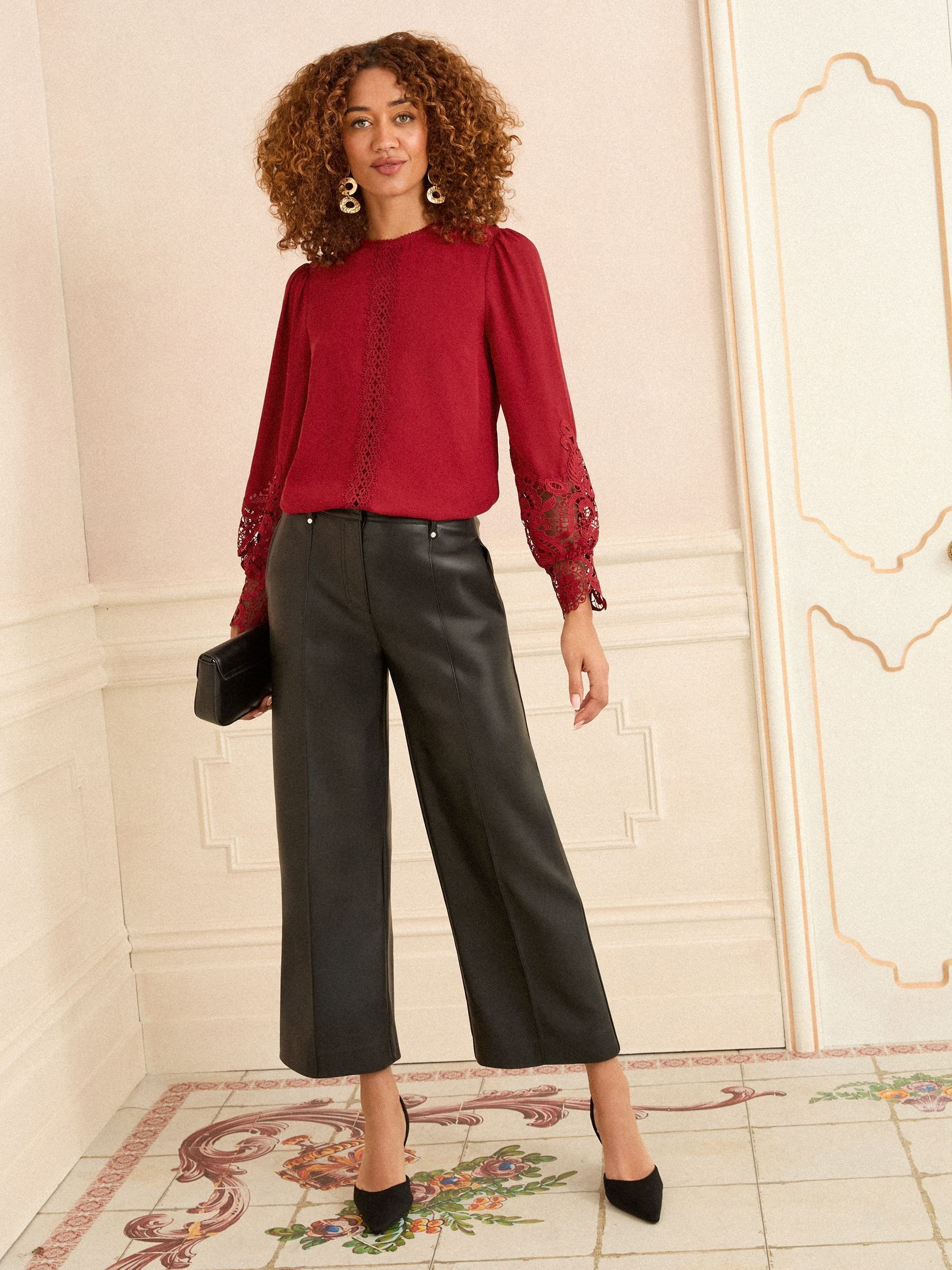 Rood - Love & Roses blouse met lange mouwen en kanten manchetten