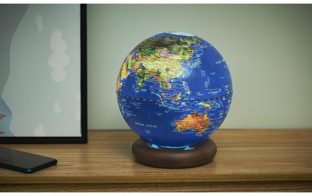LED Dekofigur »AtlasGlobe 20 cm« Holzart: Esche (China)