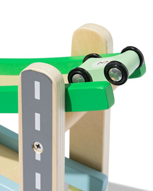 circuit en bois avec voitures