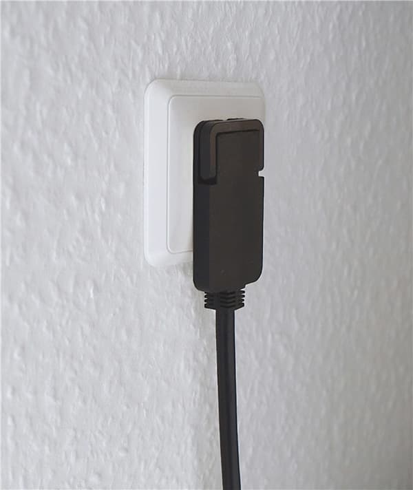 Kvalitetsplastskjøteledning med flat plugg (skjøteledning flat for innendørs bruk med 5m kabel) sort