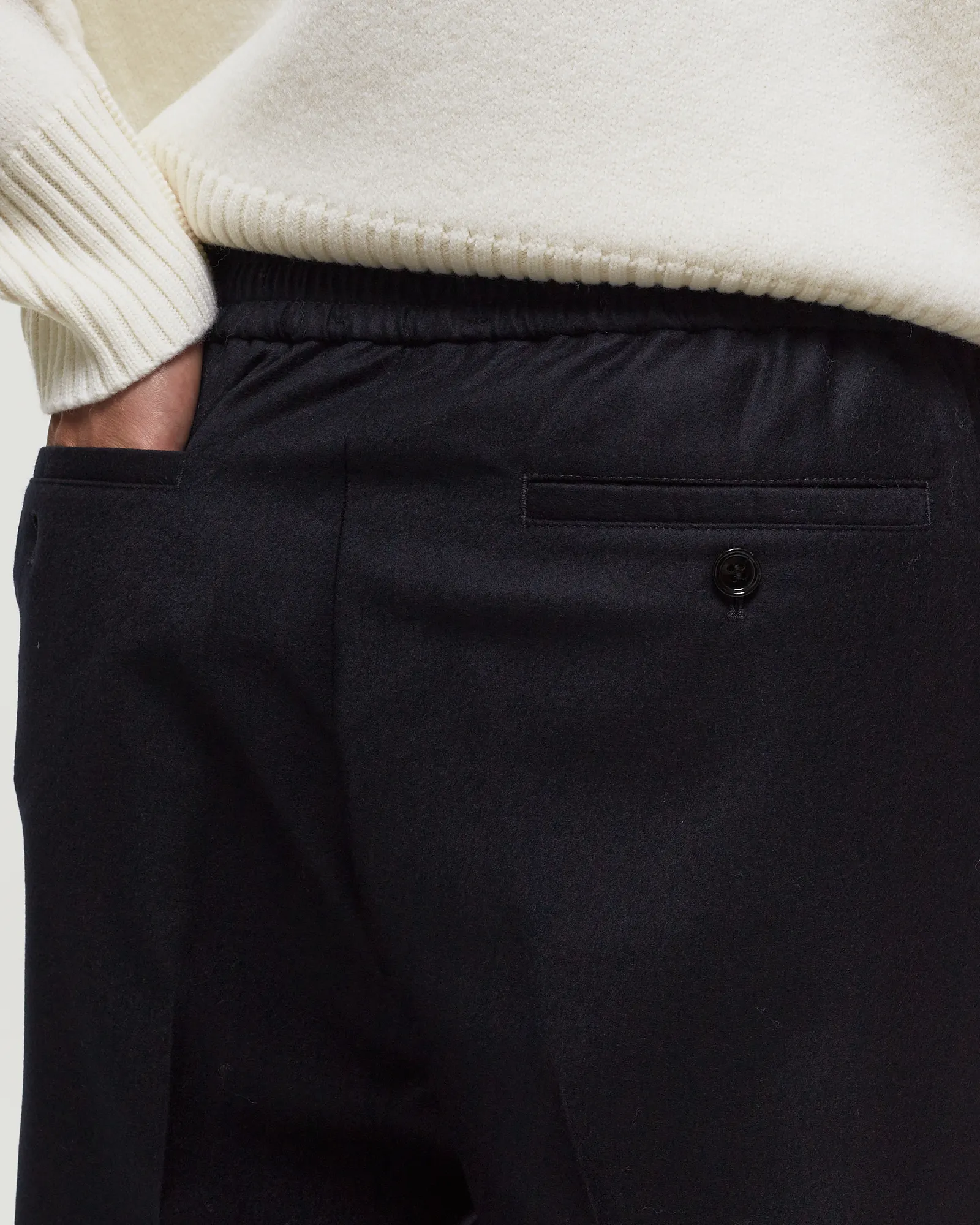 AMI Paris ELASTICATED WAIST CROPPED FIT TROUSERS