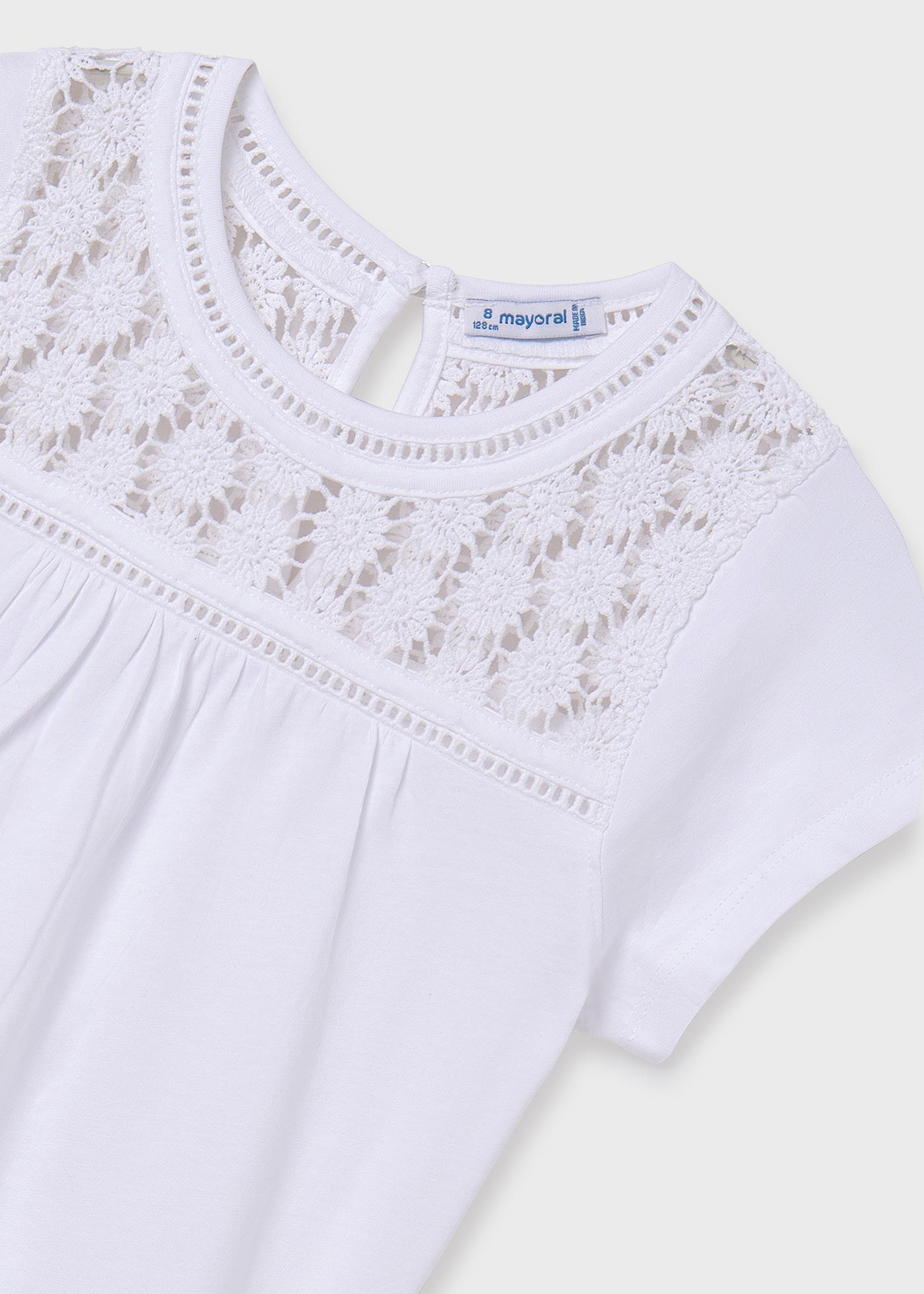 Camiseta feminina Better Cotton em guipure