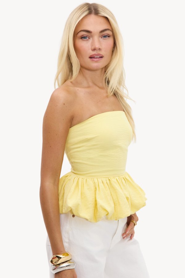 DANCING CLOSE - YELLOW LIGHT