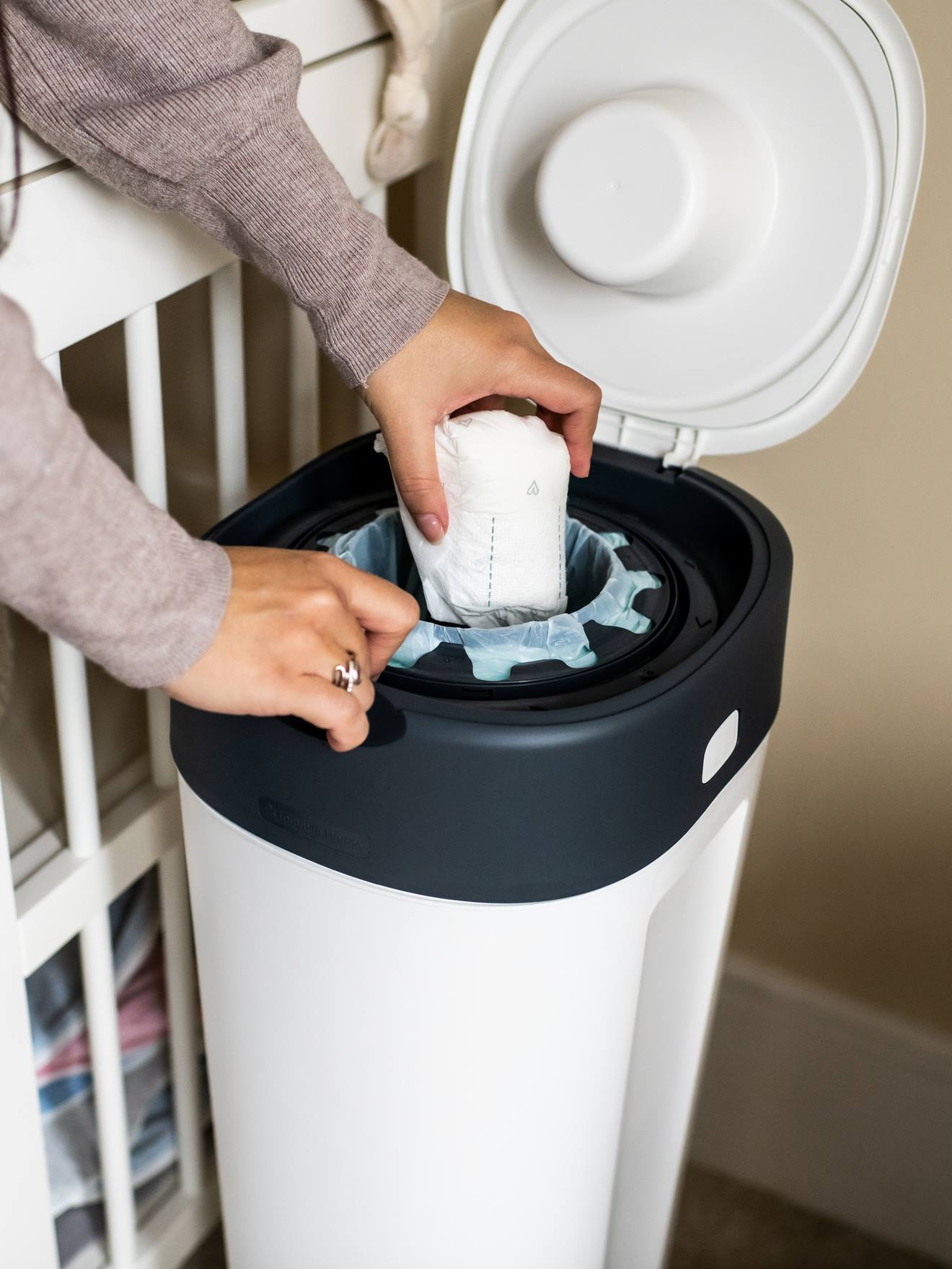 Lixeira Tommee Tippee Sangenic branca tamanho XL com sistema Twist & Click