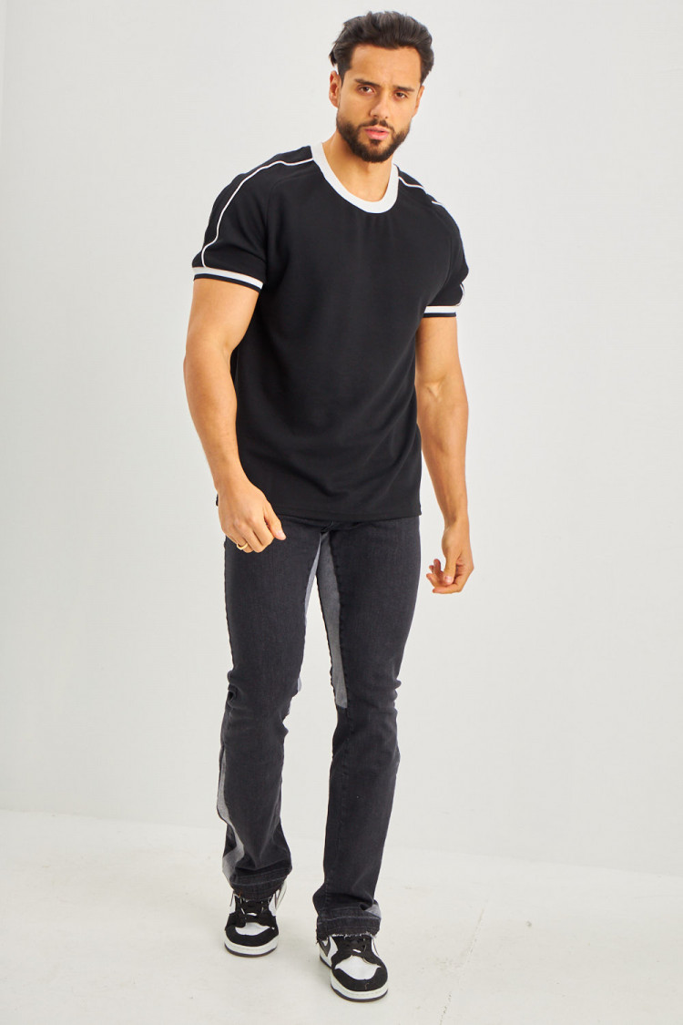 T-shirt noir à col blanc