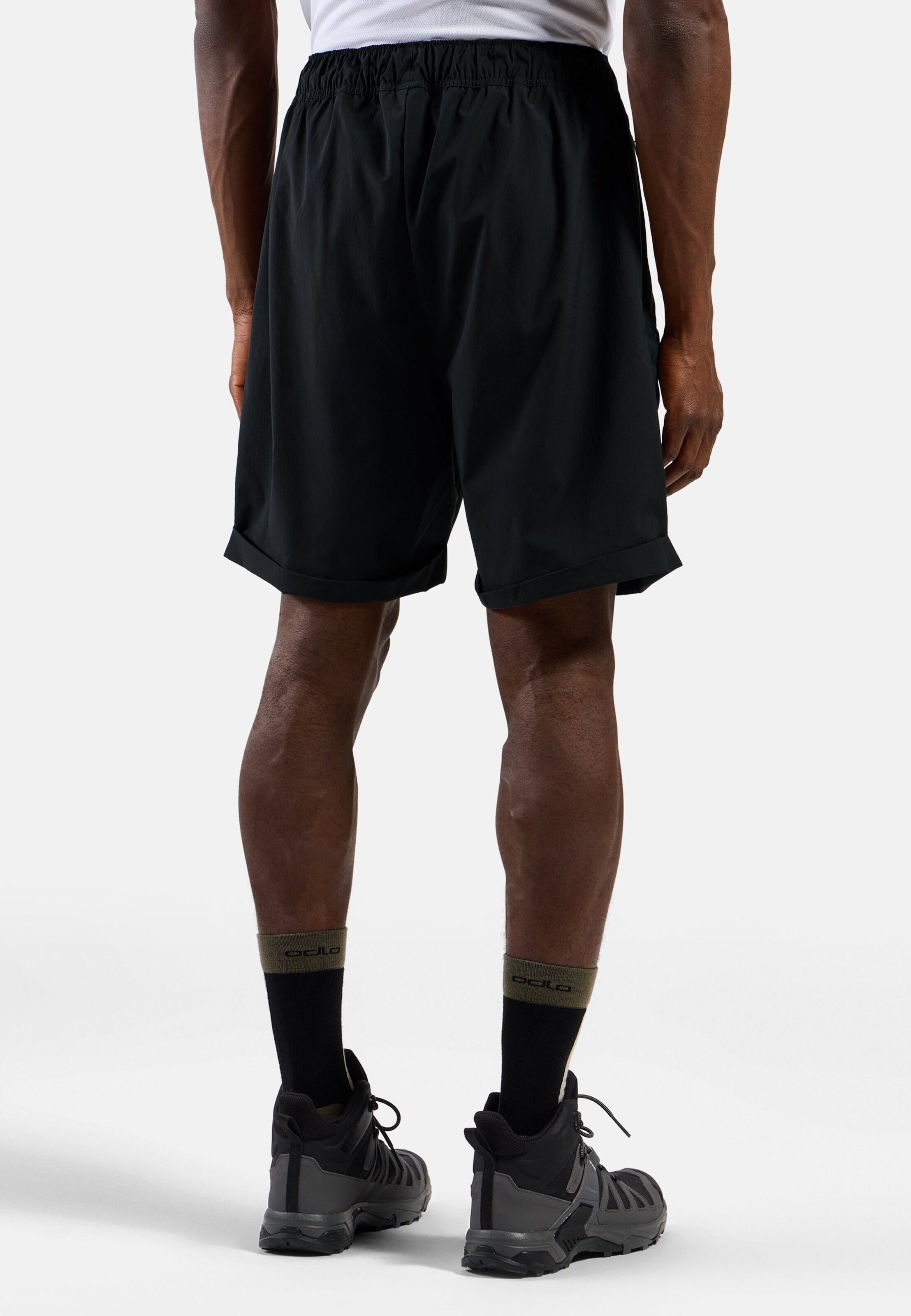 Essentials Cargoshorts in black