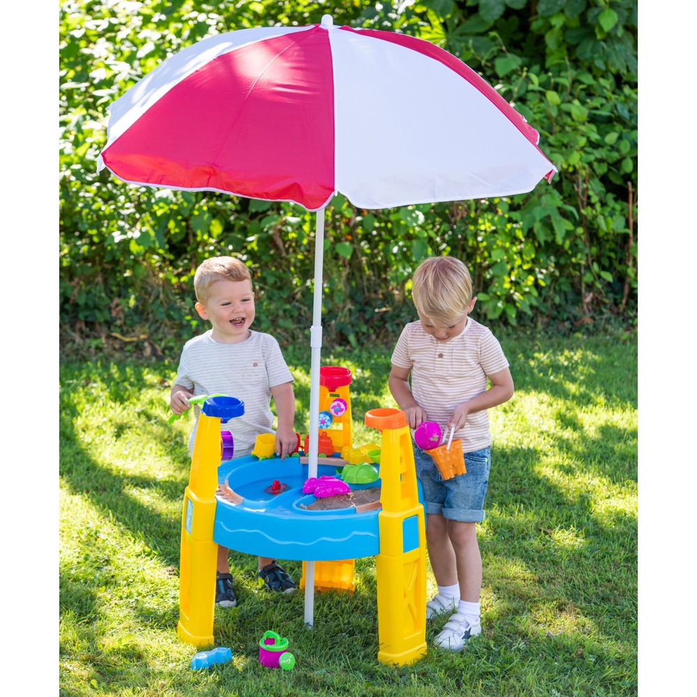 Sand- und Wassertisch mit Sonnenschirm