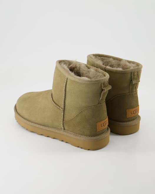 UGG Classic Mini Winterstiefel in Grün