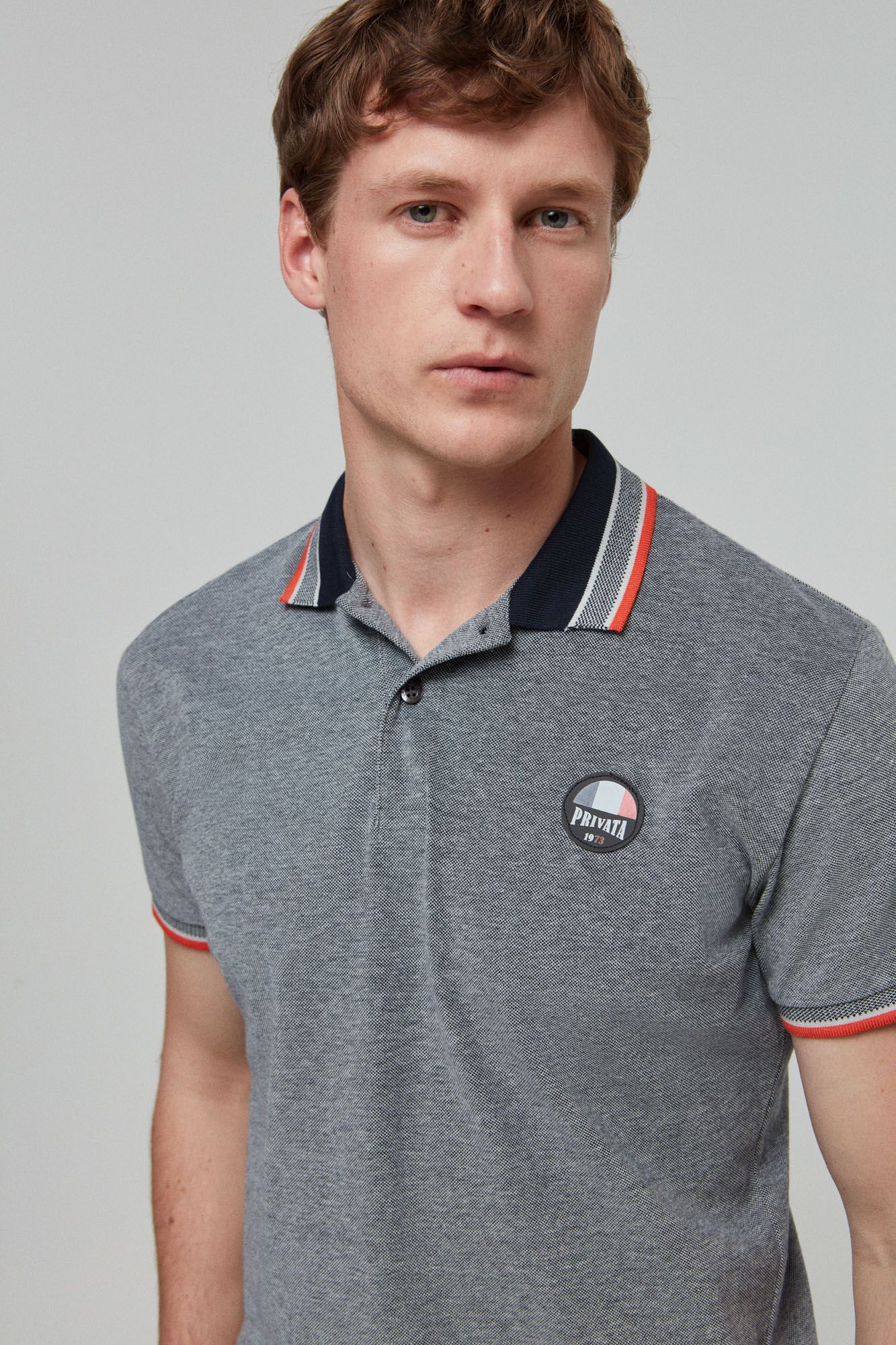 Polo microlistado com estampa personalizada - Cinza