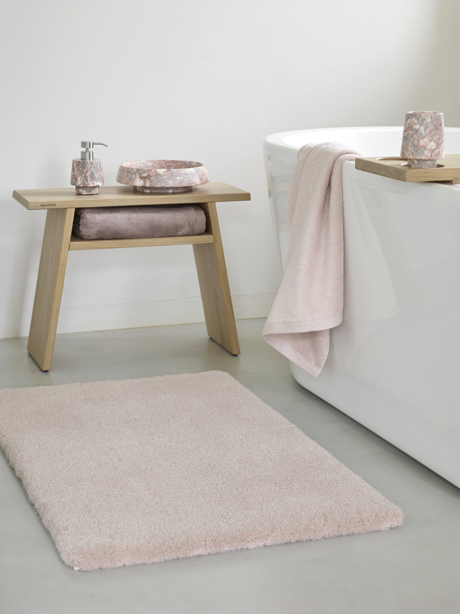 Mauro Badmat Cameo | 80 x 160 cm | Beige | Roze | Polyester
