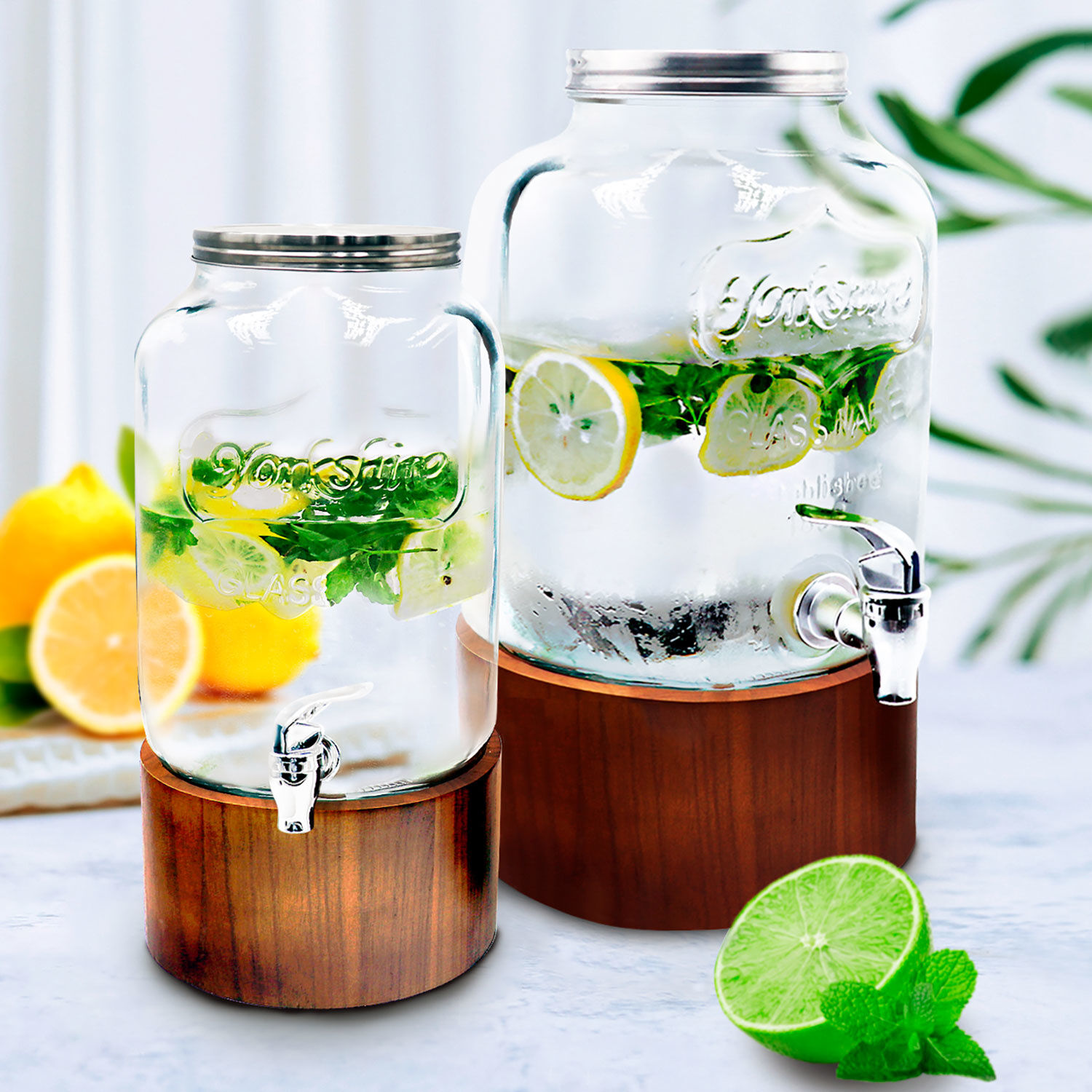 Getränkespender aus Glas