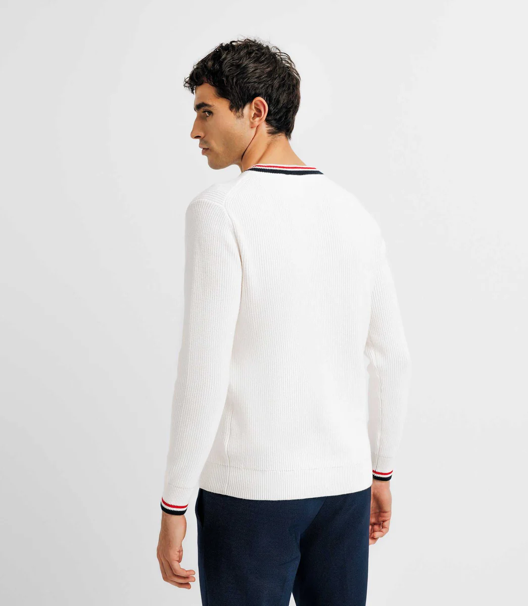 Pull col V brodé écru