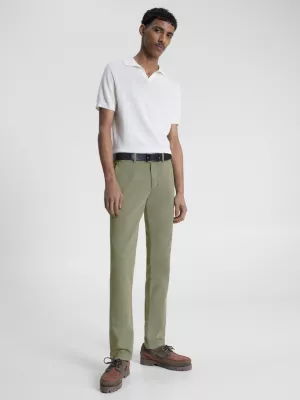 Calças chino slim fit tingidas em peça da Bleecker