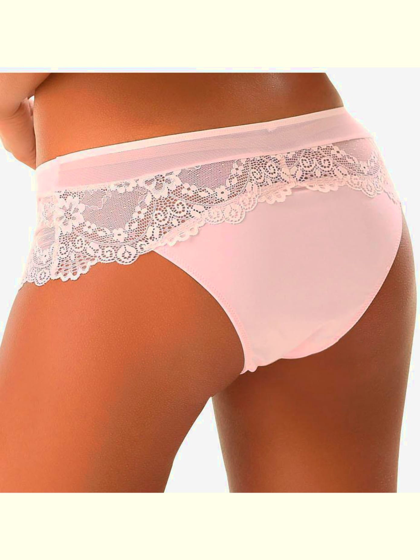Panty féminin en dentelle délicate