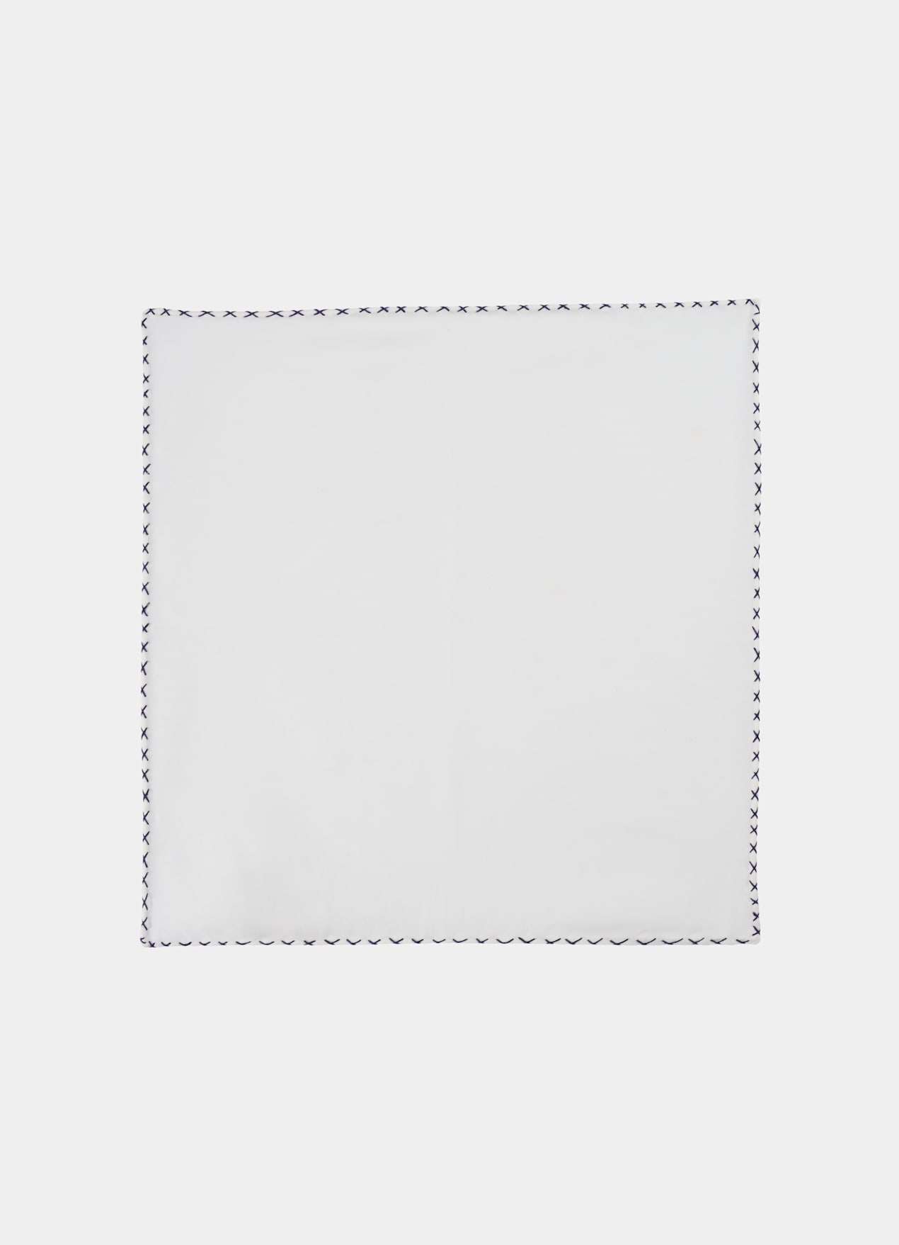 Pochette avec piqûre blanche sur les bordures